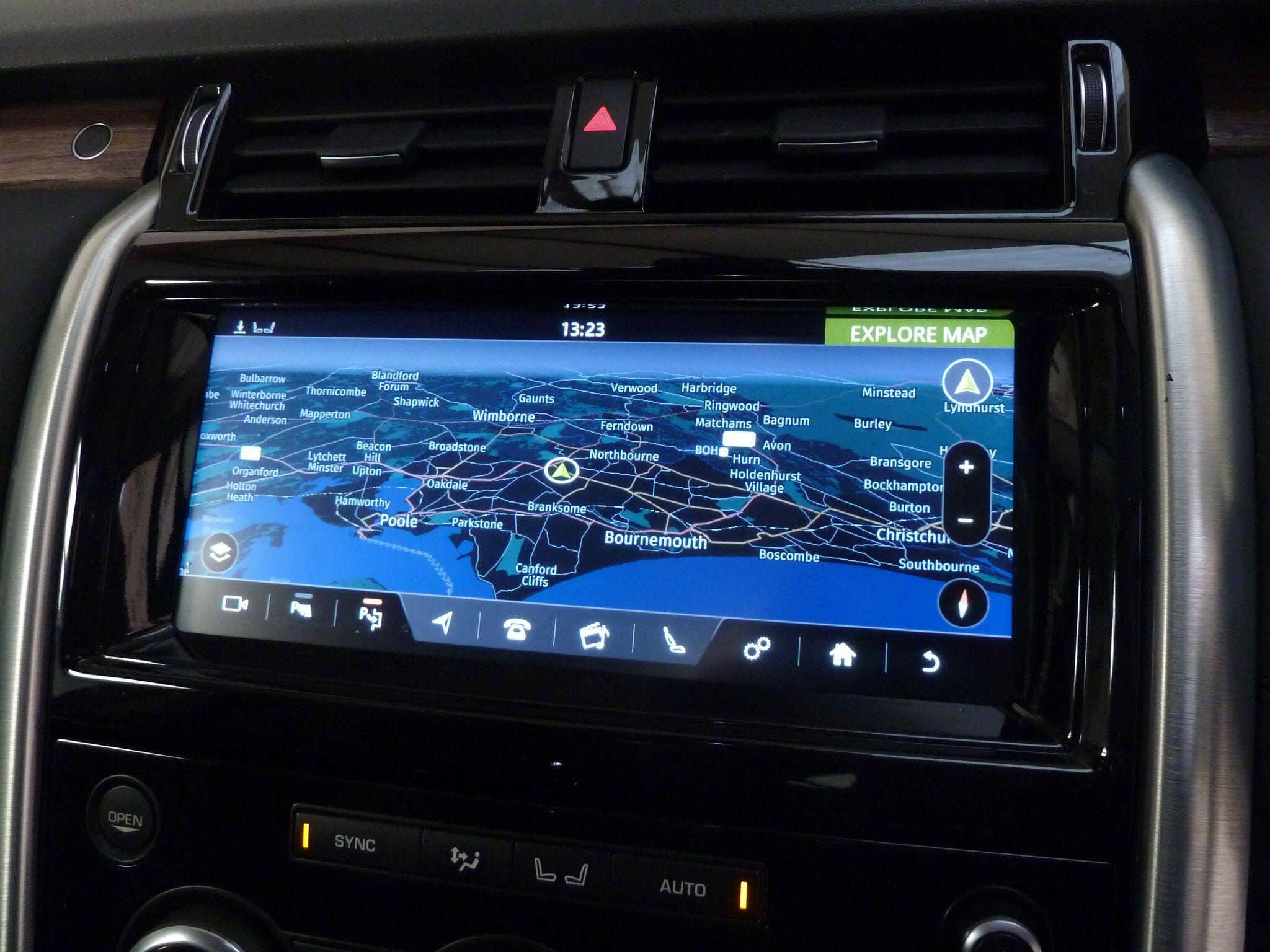 Land Rover Discovery 2.0 Si4 HSE   <br/><br/>PAN ROOF + BLACK PACK + STEPS