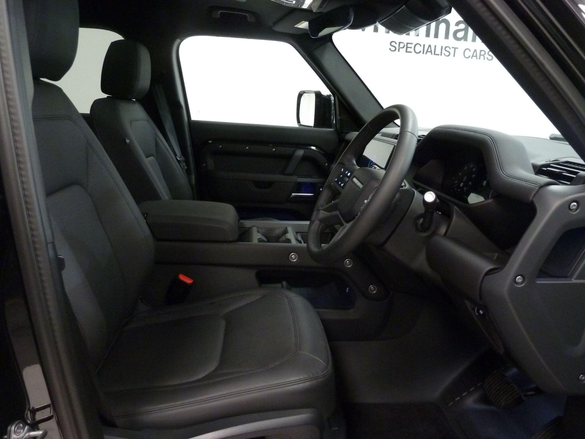 Land Rover Defender 110 3.0 D250  X-Dynamic SE   <br/><br/>HAWKE BLACK EDITION 110