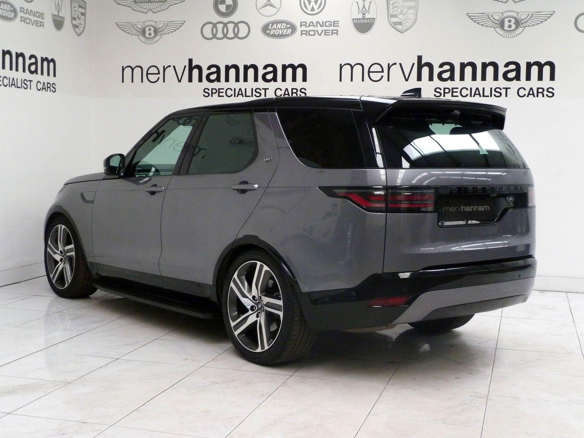 Land Rover Discovery 3.0   R-Dynamic HSE   <br/><br/>PAN ROOF + BLACK PACK + STEPS