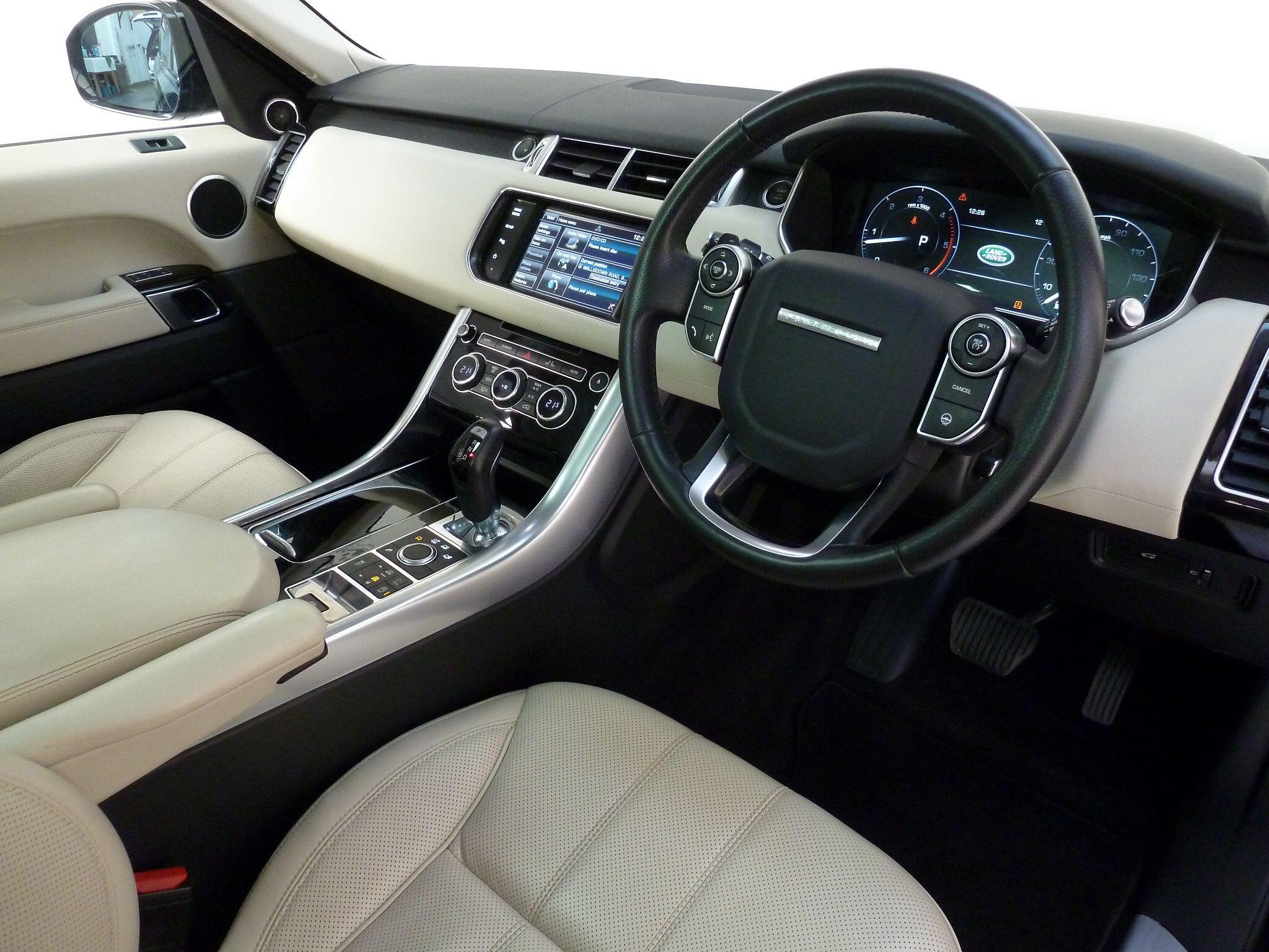 Land Rover Range Rover Sport 3.0 SD V6 HSE   <br/><br/>AUTOBIOGRAPHY DESIGN PACK