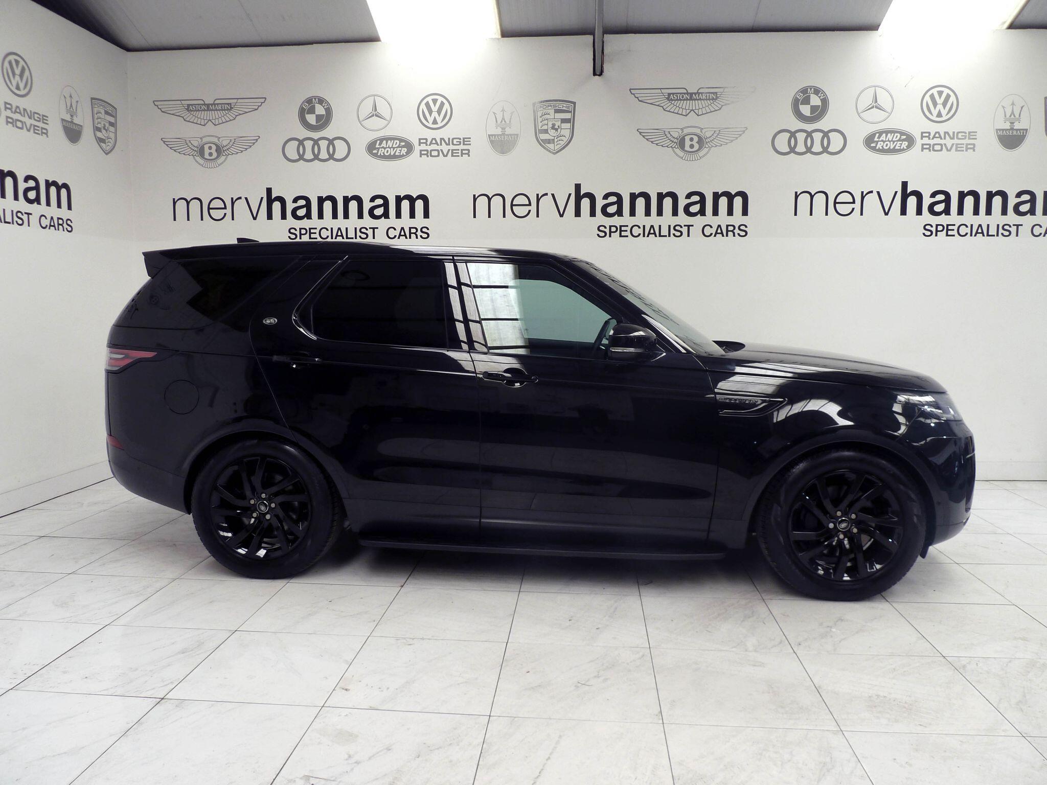 Land Rover Discovery 2.0 Si4 HSE   <br/><br/>PAN ROOF + BLACK PACK + STEPS