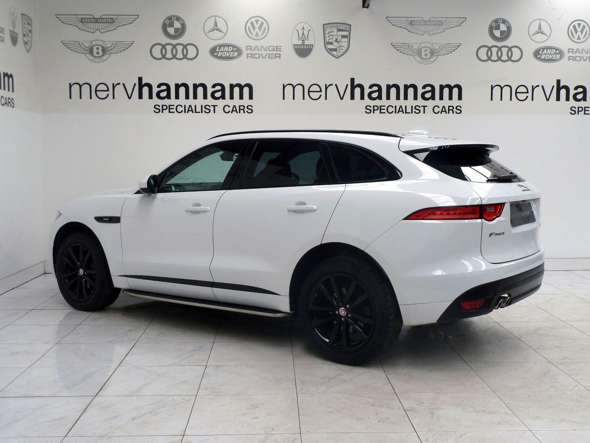 Jaguar F-PACE 2.0 D180 R-Sport SUV  DieselAWD   (180 ps)<br/><br/>BLACK EXTERIOR DESIGN PACK