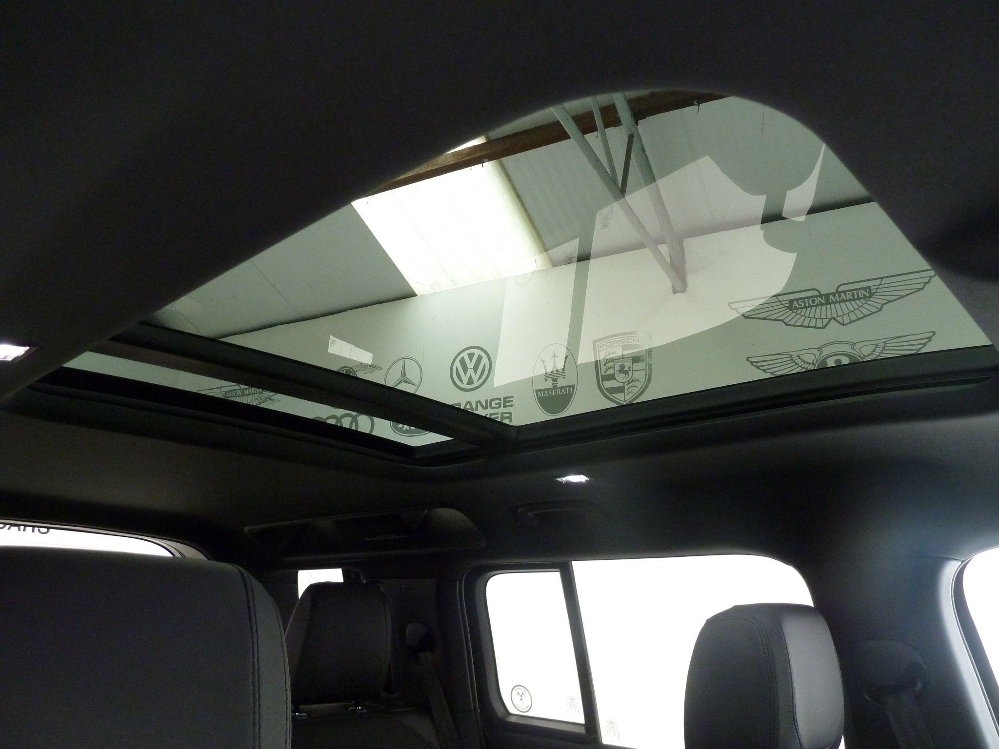 Land Rover Defender 110 3.0 D250  X-Dynamic HSE   <br/><br/>HAWKE BLACK EDITION