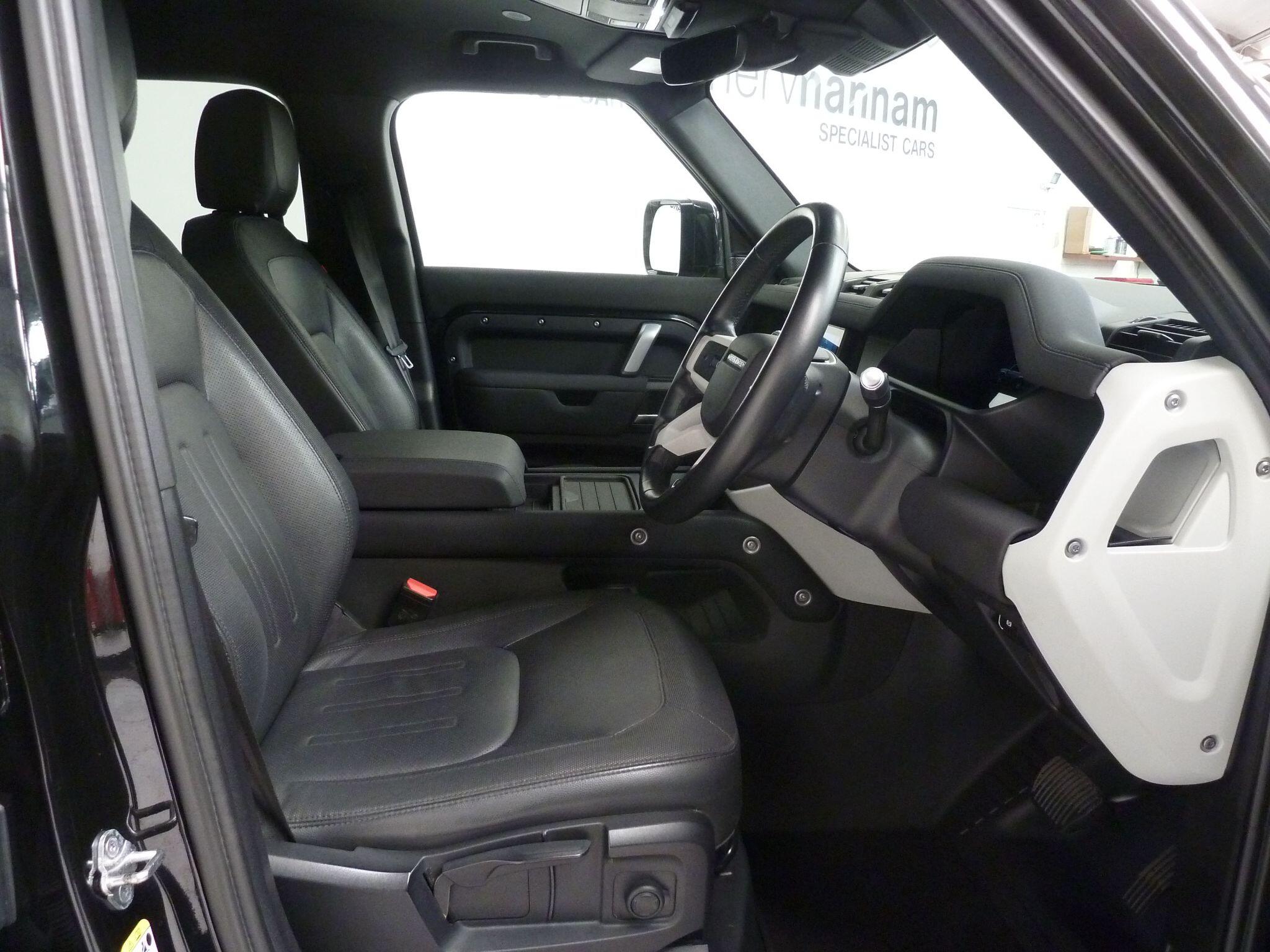 Land Rover Defender 110 3.0 D250  X-Dynamic S   <br/><br/>ROOF LIGHTS +BLACK PACK +STEPS