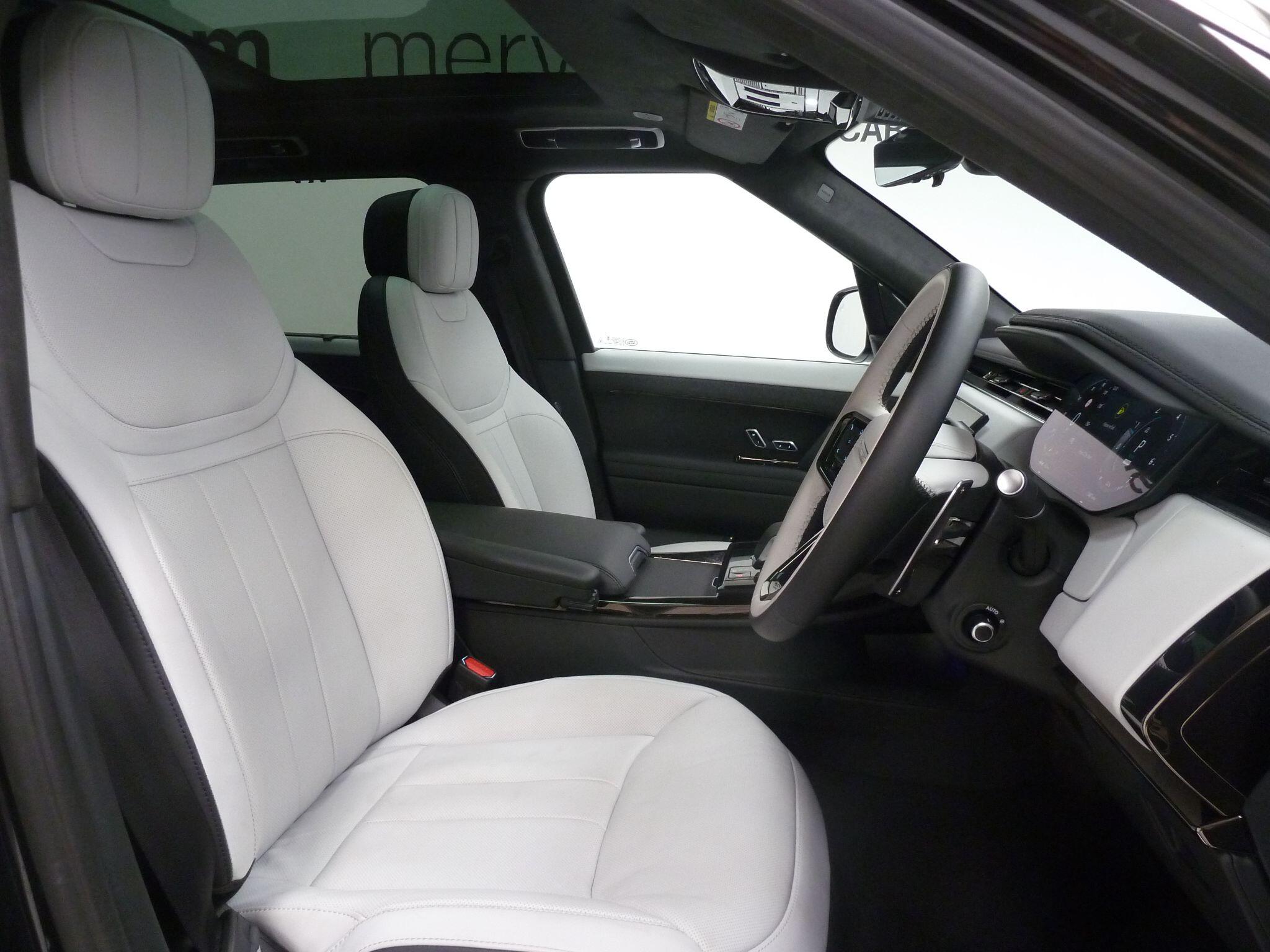 Land Rover Range Rover Sport 3.0 P460e 38.2kWh Autobiography   <br/><br/>BLACK PACK + PAN ROOF + STEPS