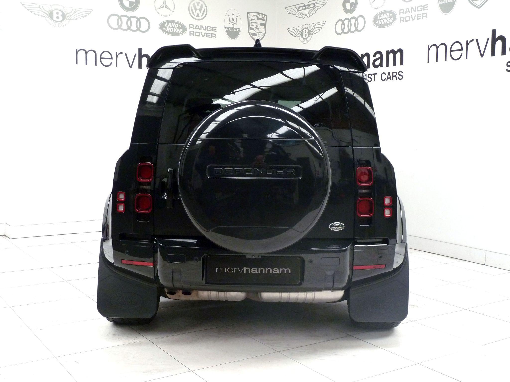 Land Rover Defender 110 2.0 SD4 SE   <br/><br/>PROJEX EDITION + 7 SEATS