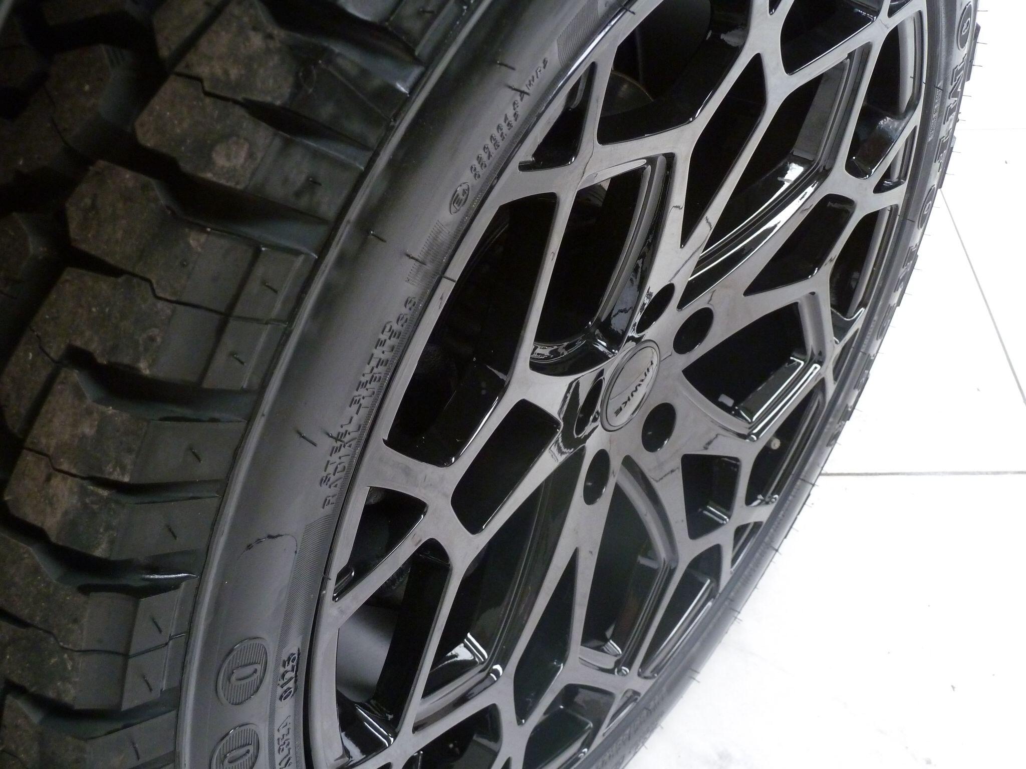 Land Rover Defender 110 2.0 SD4 S   <br/><br/>HAWKE EIGER EDITION