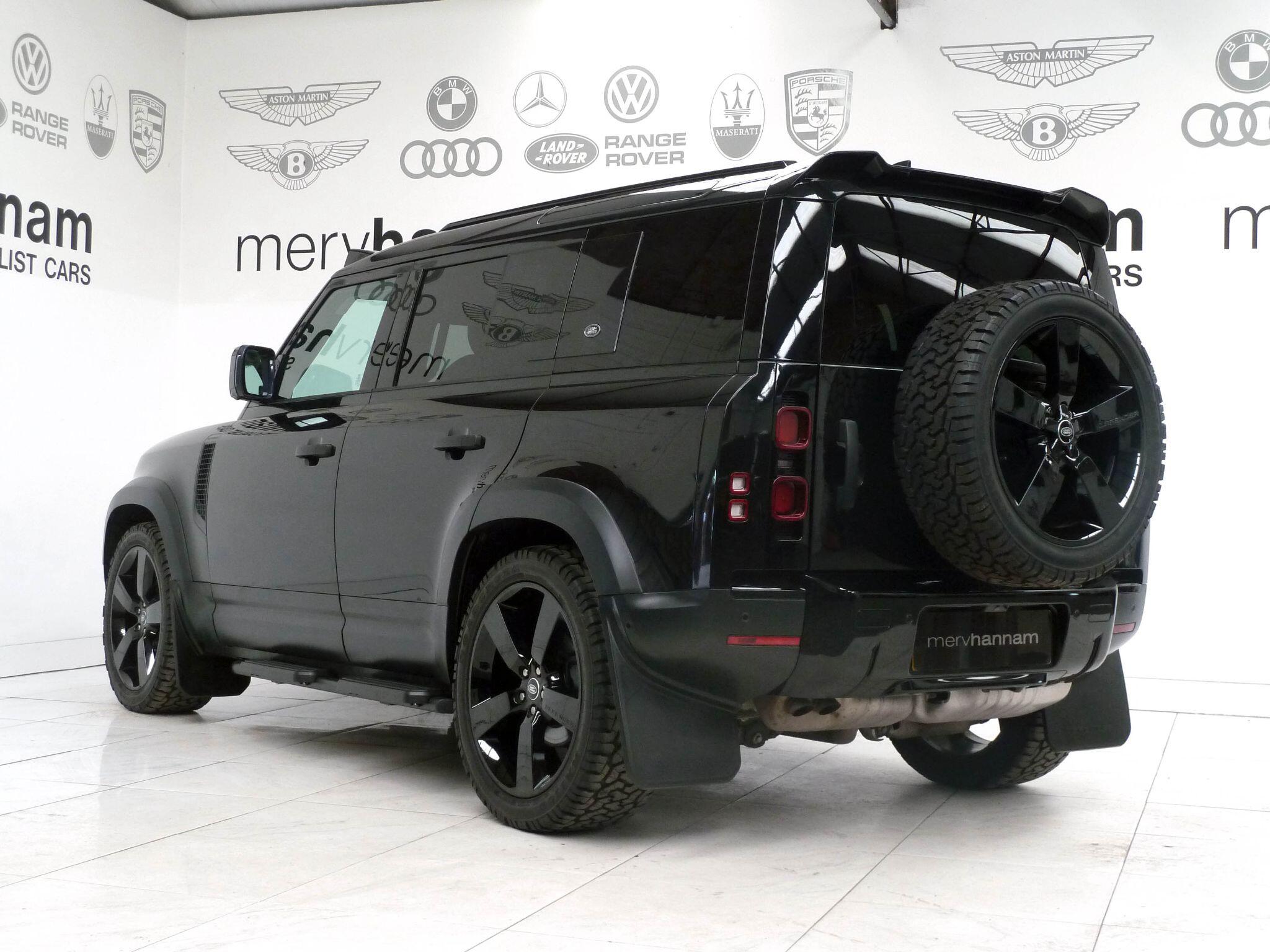 Land Rover Defender 110 2.0 SD4 S SUV  Diesel   (200 ps)<br/><br/>BLACK PACK +STEPS +ROOF LIGHTS