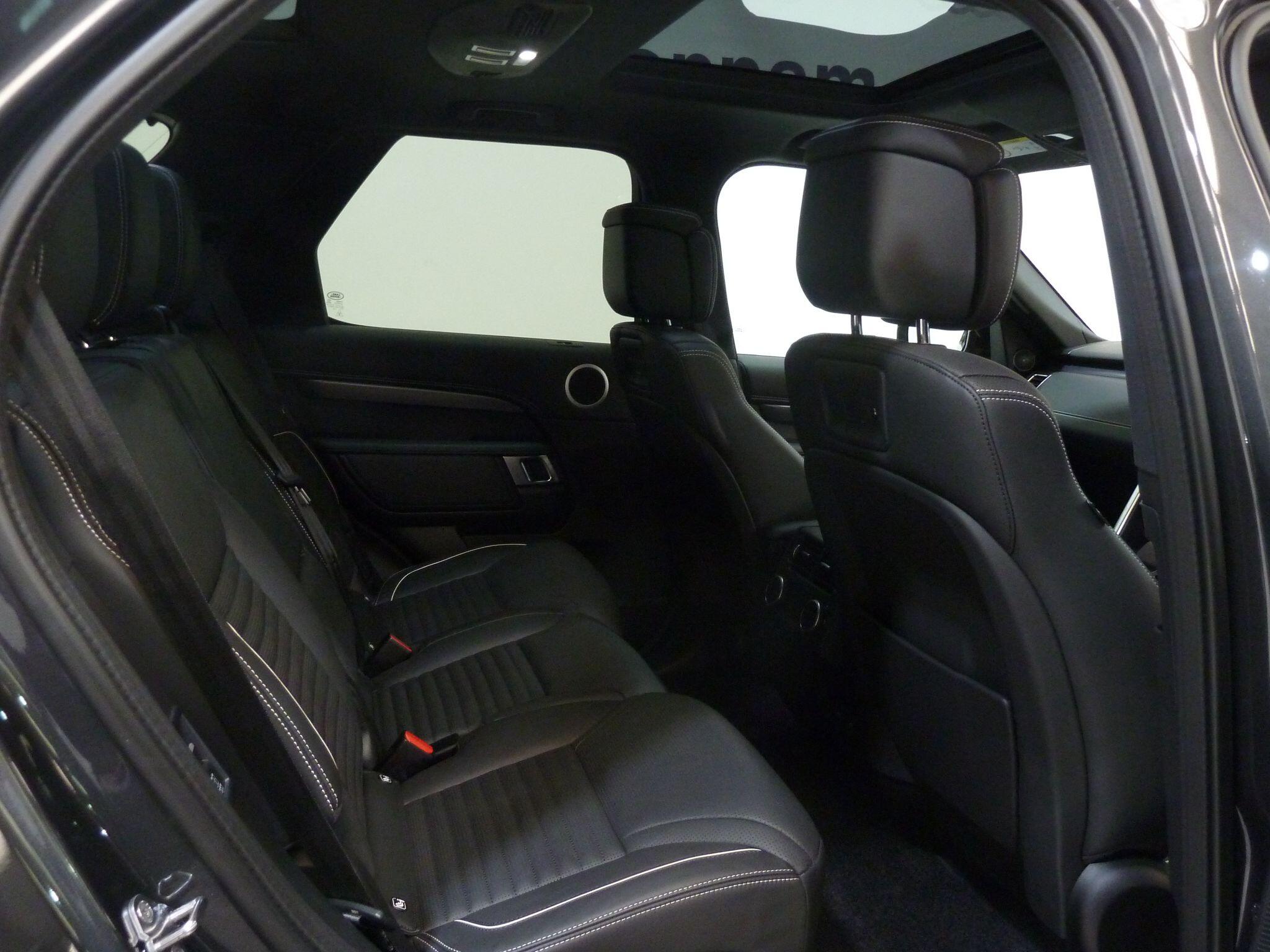 Land Rover Discovery 3.0   Metropolitan Edition   <br/><br/>PAN ROOF + BLACK PACK +HEAD UP