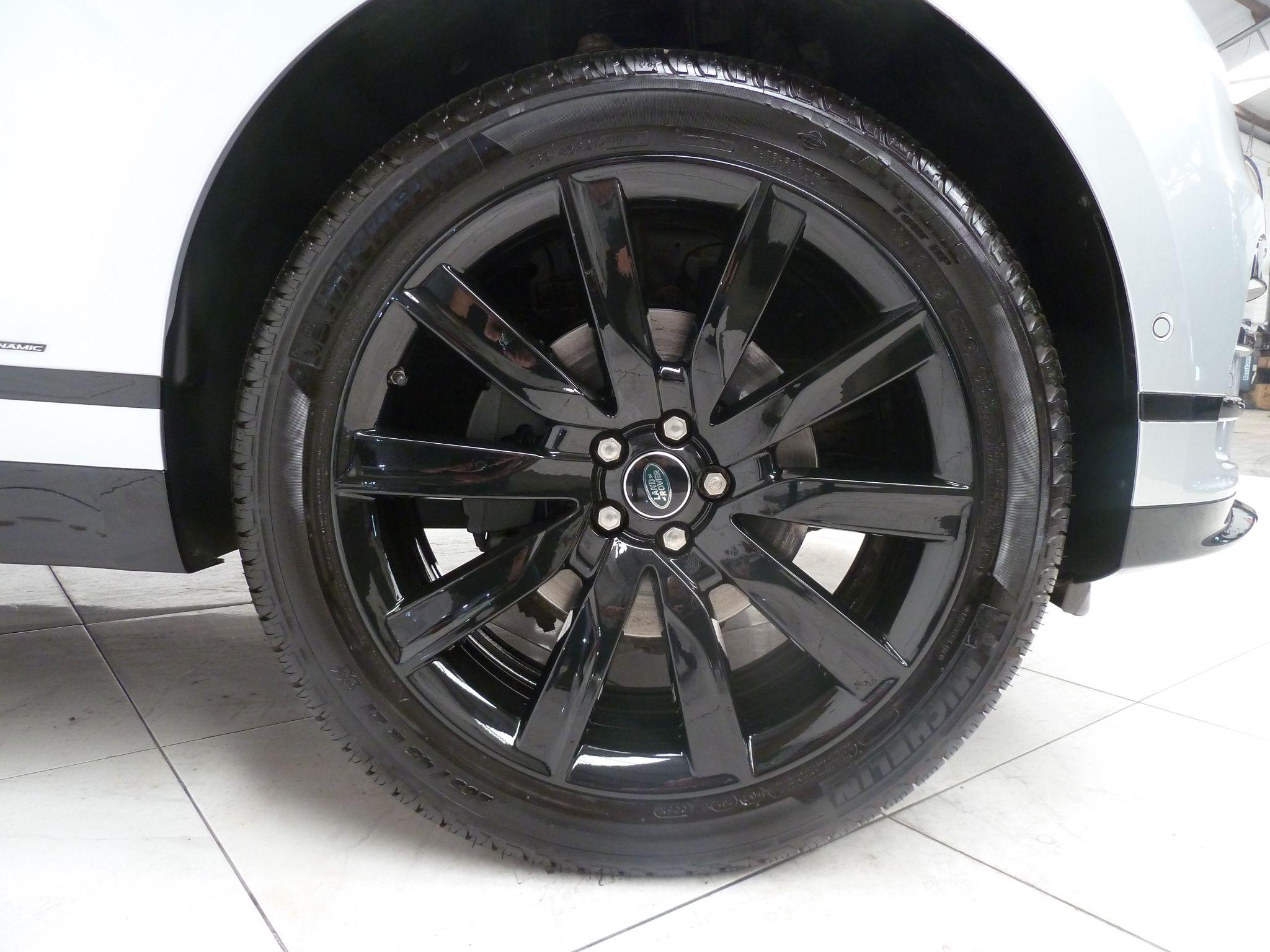 Land Rover Range Rover Velar 2.0 D240 R-Dynamic HSE   <br/><br/>PAN ROOF + BLACK DESIGN PACK