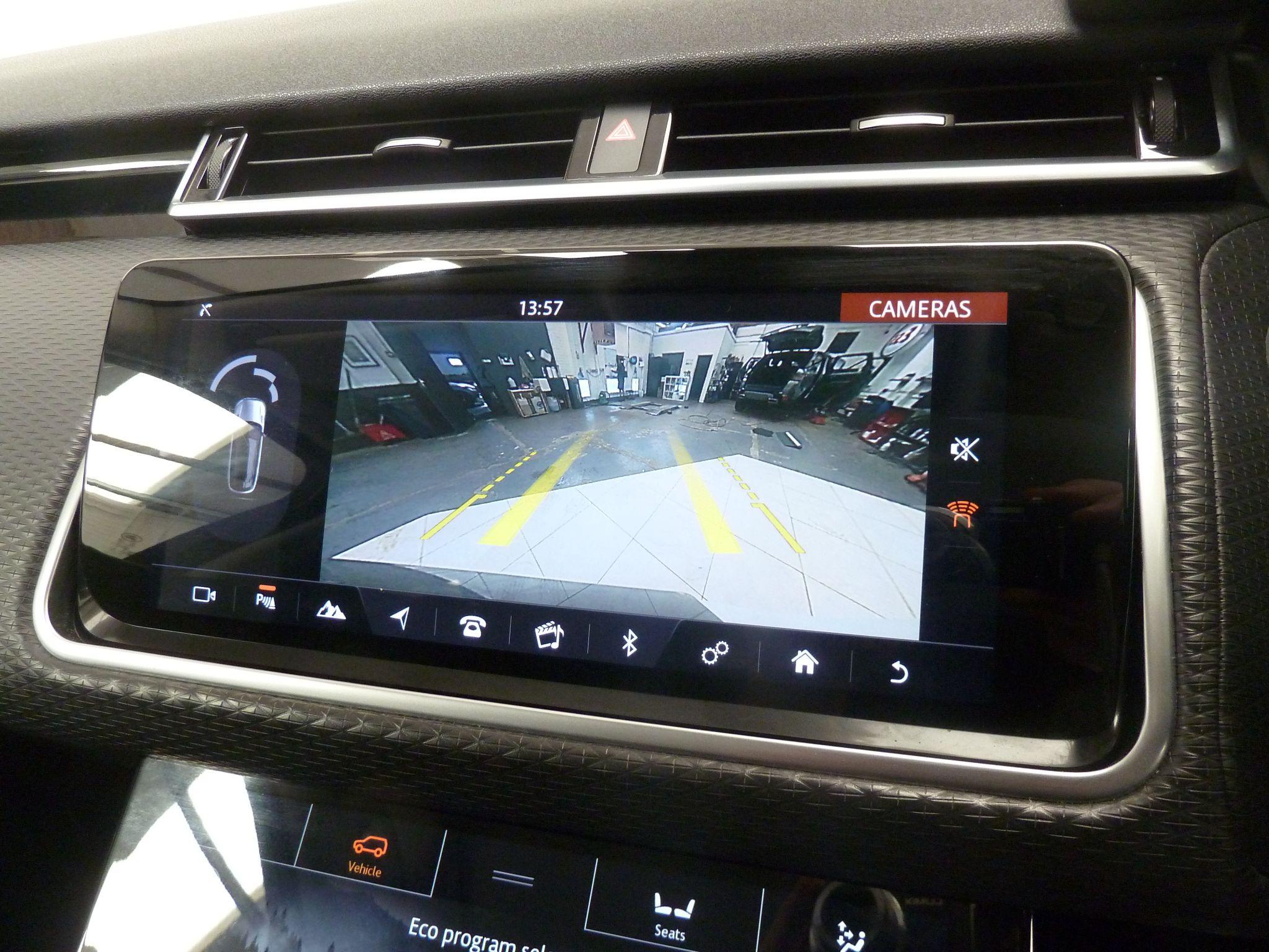Land Rover Range Rover Velar 2.0 D180   <br/><br/>PAN ROOF + BLACK DESIGN PACK