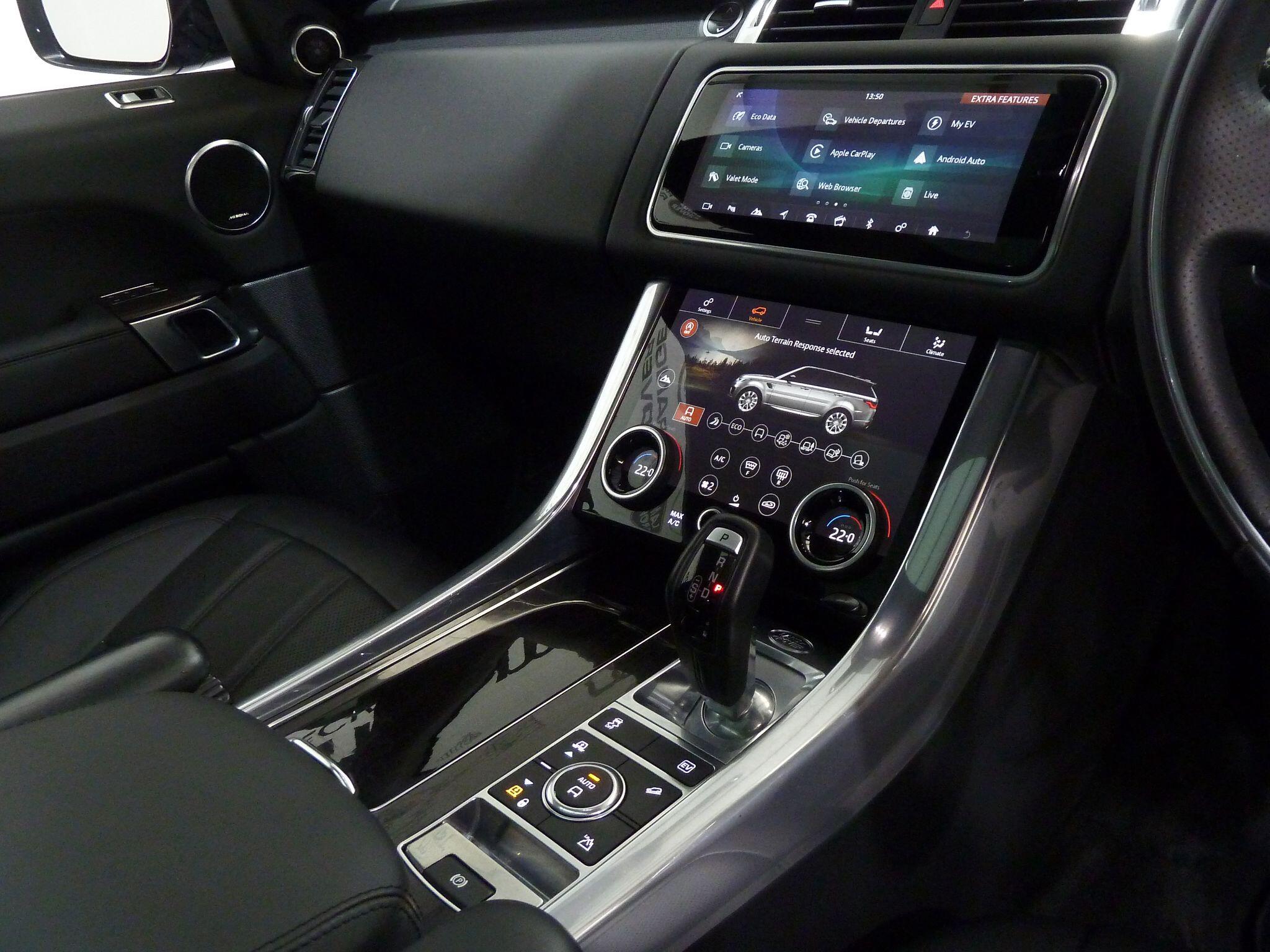 Land Rover Range Rover Sport 3.0 SD V6 HSE   <br/><br/>PAN ROOF + BLACK PACK + STEPS