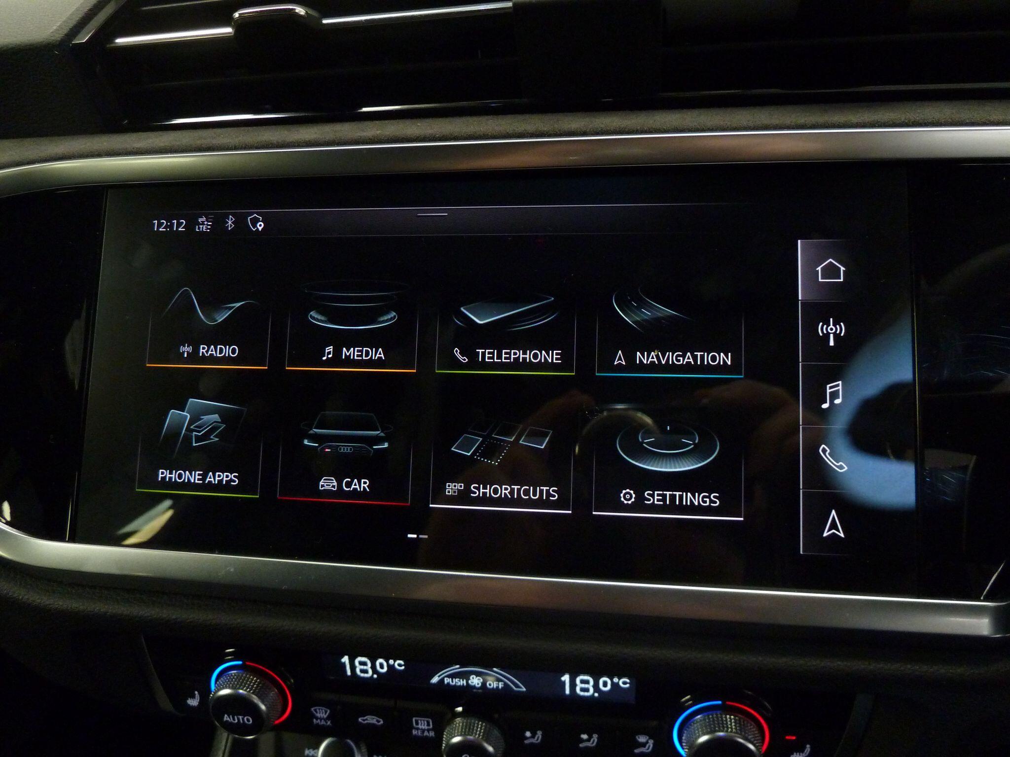 Audi RS Q3 2.5 TFSI S Tronic quattro   <br/><br/>CERAMIC BRAKES + RS SUSPENSION