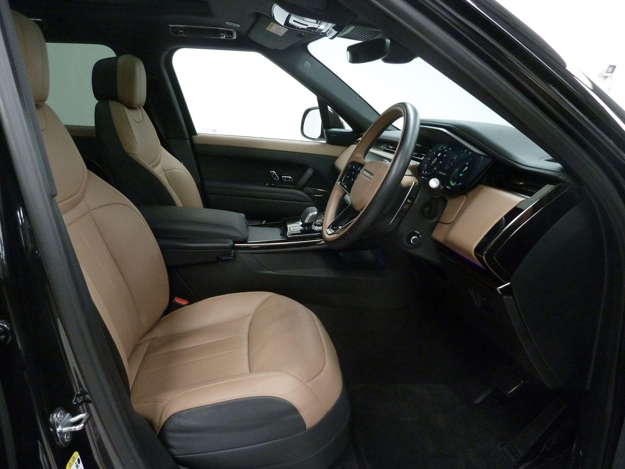 Land Rover Range Rover Sport 3.0 P460e 38.2kWh Dynamic SE   <br/><br/>23″ ALLOY WHEELS + BLACK PACK