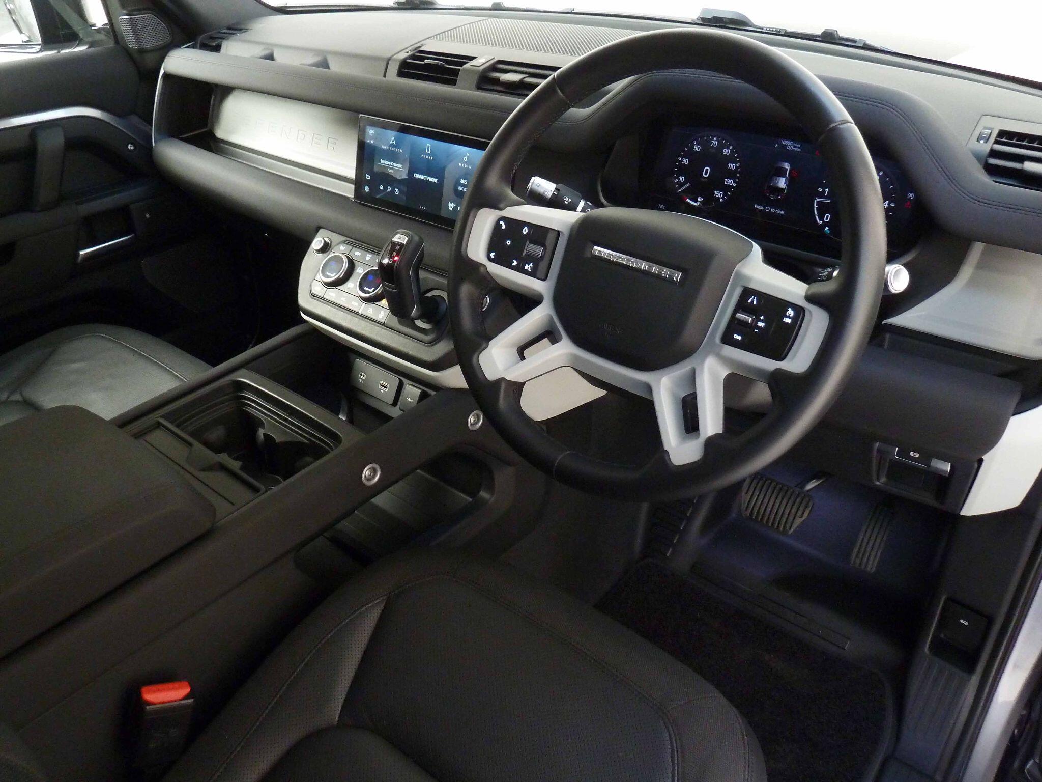 Land Rover Defender 110 2.0 SD4 S   <br/><br/>HAWKE EIGER EDITION