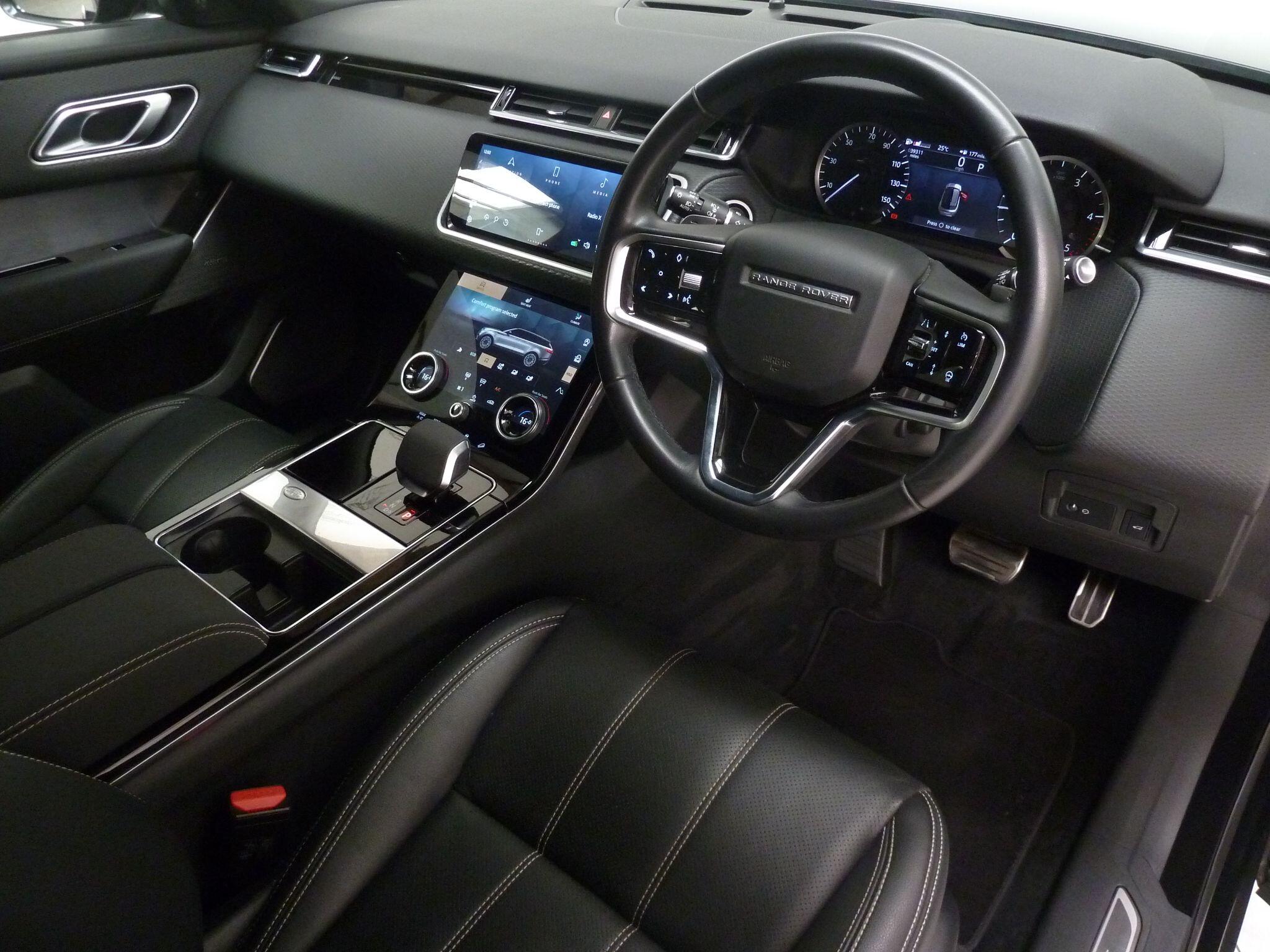 Land Rover Range Rover Velar 2.0 D200  Edition   <br/><br/>OPENING PAN ROOF + BLACK PACK