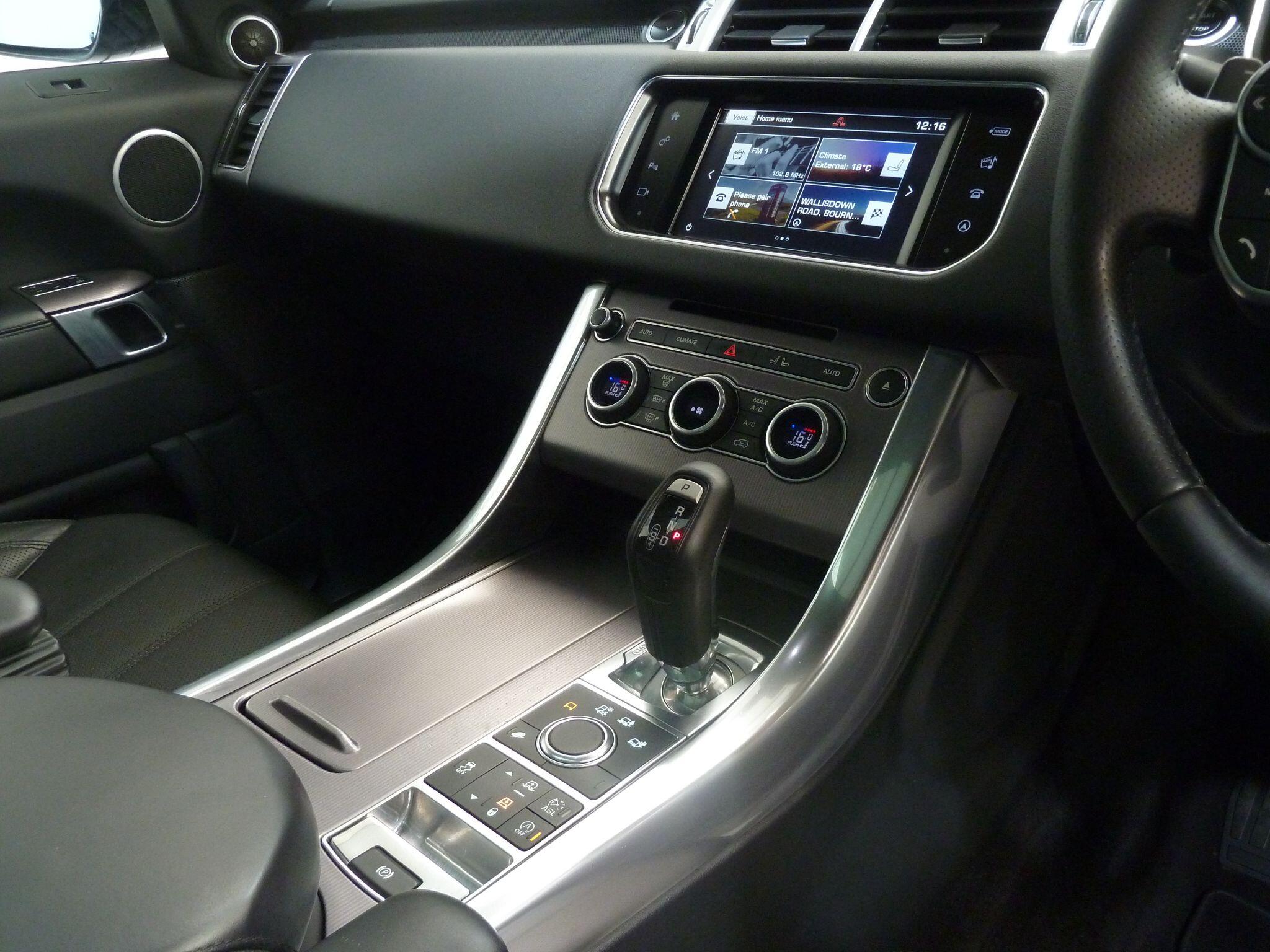 Land Rover Range Rover Sport 3.0 SD V6 HSE SUV  Diesel   (292 ps)<br/><br/>PAN ROOF + BLACK PACK + STEPS