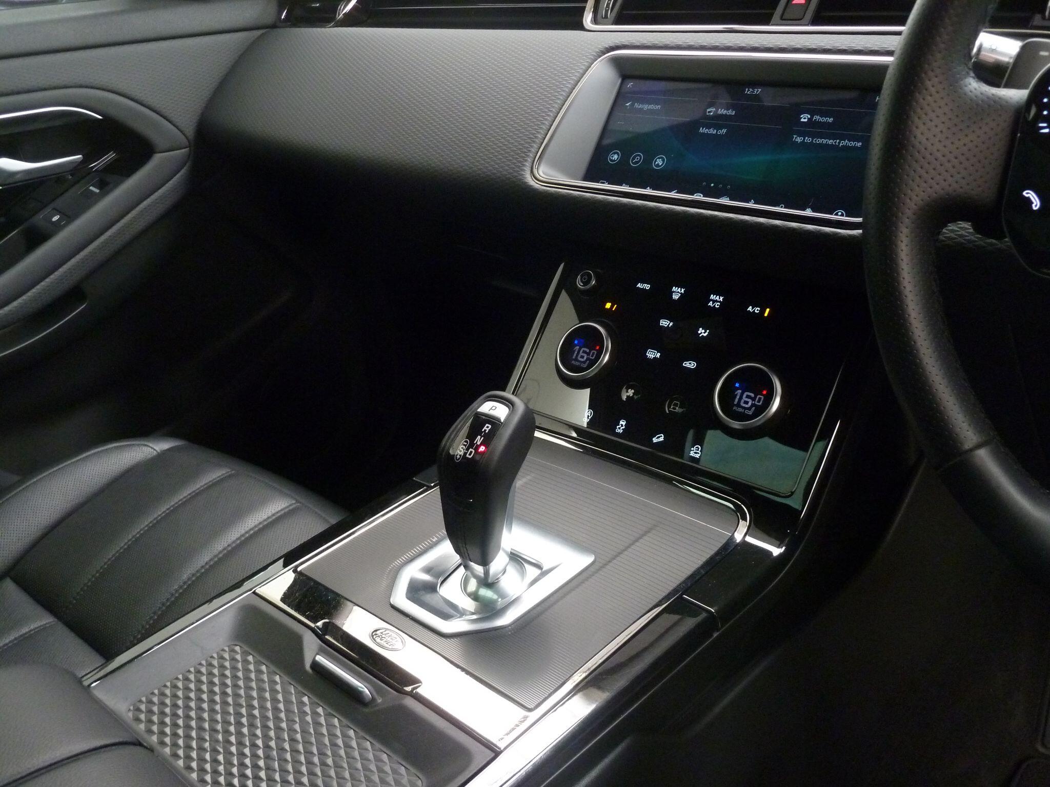 Land Rover Range Rover Evoque 2.0 D180  R-Dynamic S   <br/><br/>PAN ROOF + BLACK PACK