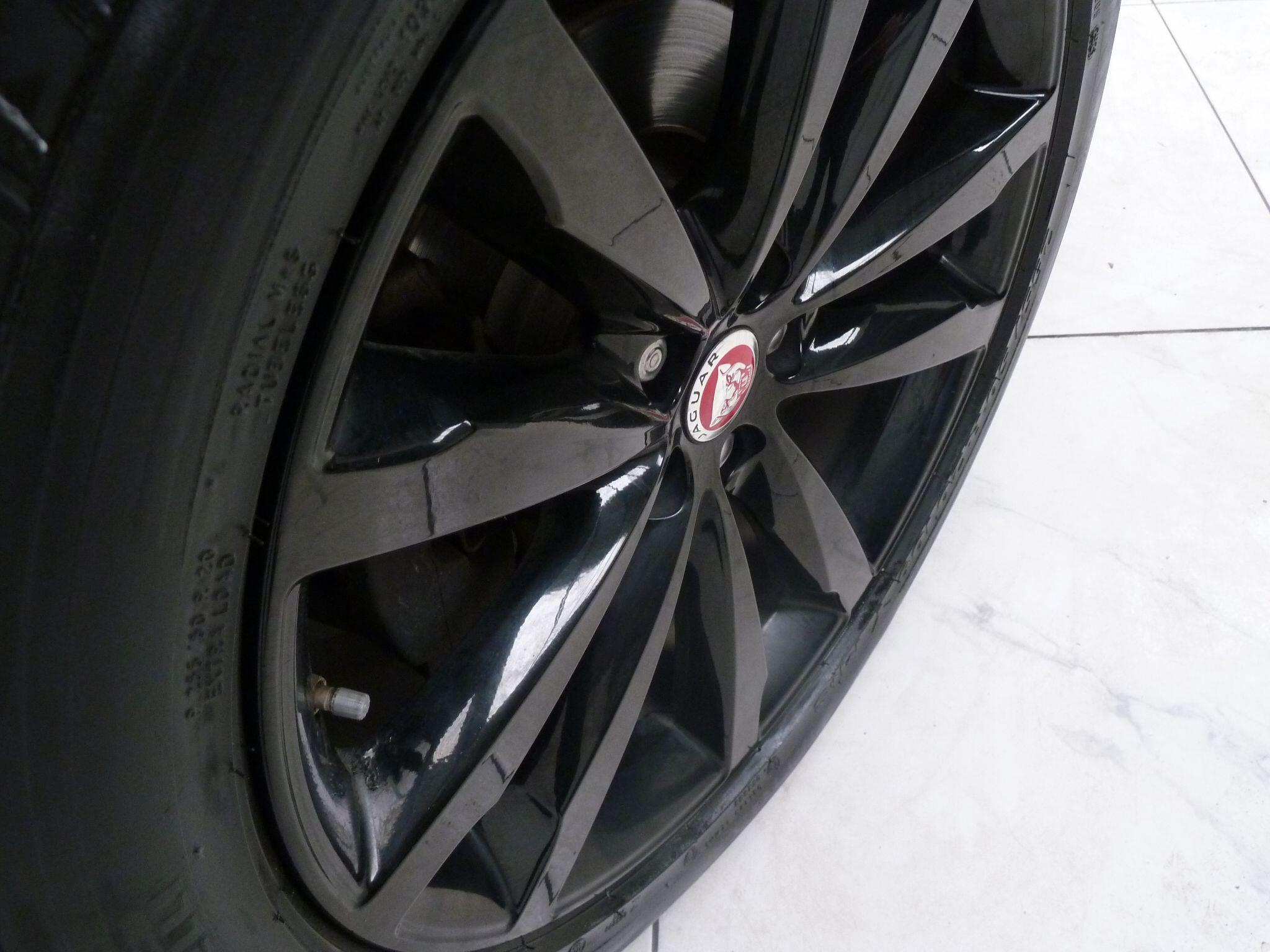 Jaguar F-PACE 2.0 D180 R-Sport SUV  DieselAWD   (180 ps)<br/><br/>BLACK EXTERIOR DESIGN PACK