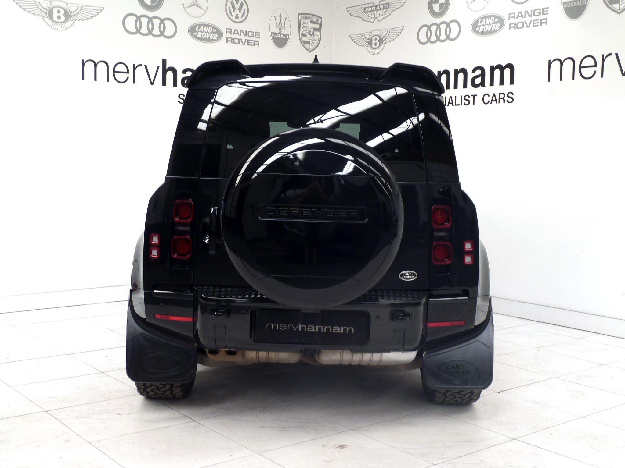 Land Rover Defender 90 3.0 D250  X-Dynamic S   <br/><br/>ROOF LIGHTS +BLACK PACK +STEPS