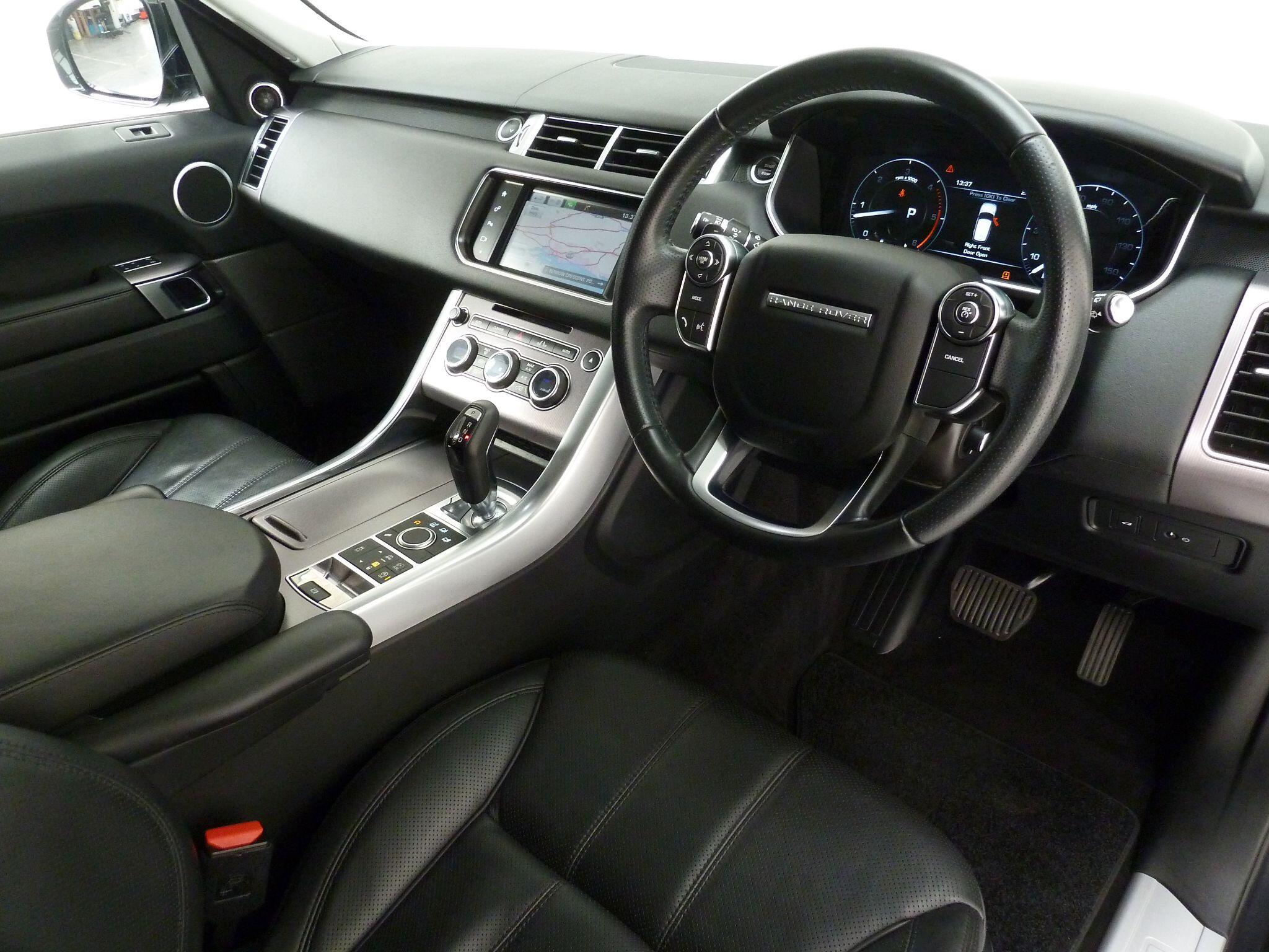 Land Rover Range Rover Sport 3.0 SD V6 HSE SUV  Diesel   (292 ps)<br/><br/>PAN ROOF + BLACK PACK + STEPS