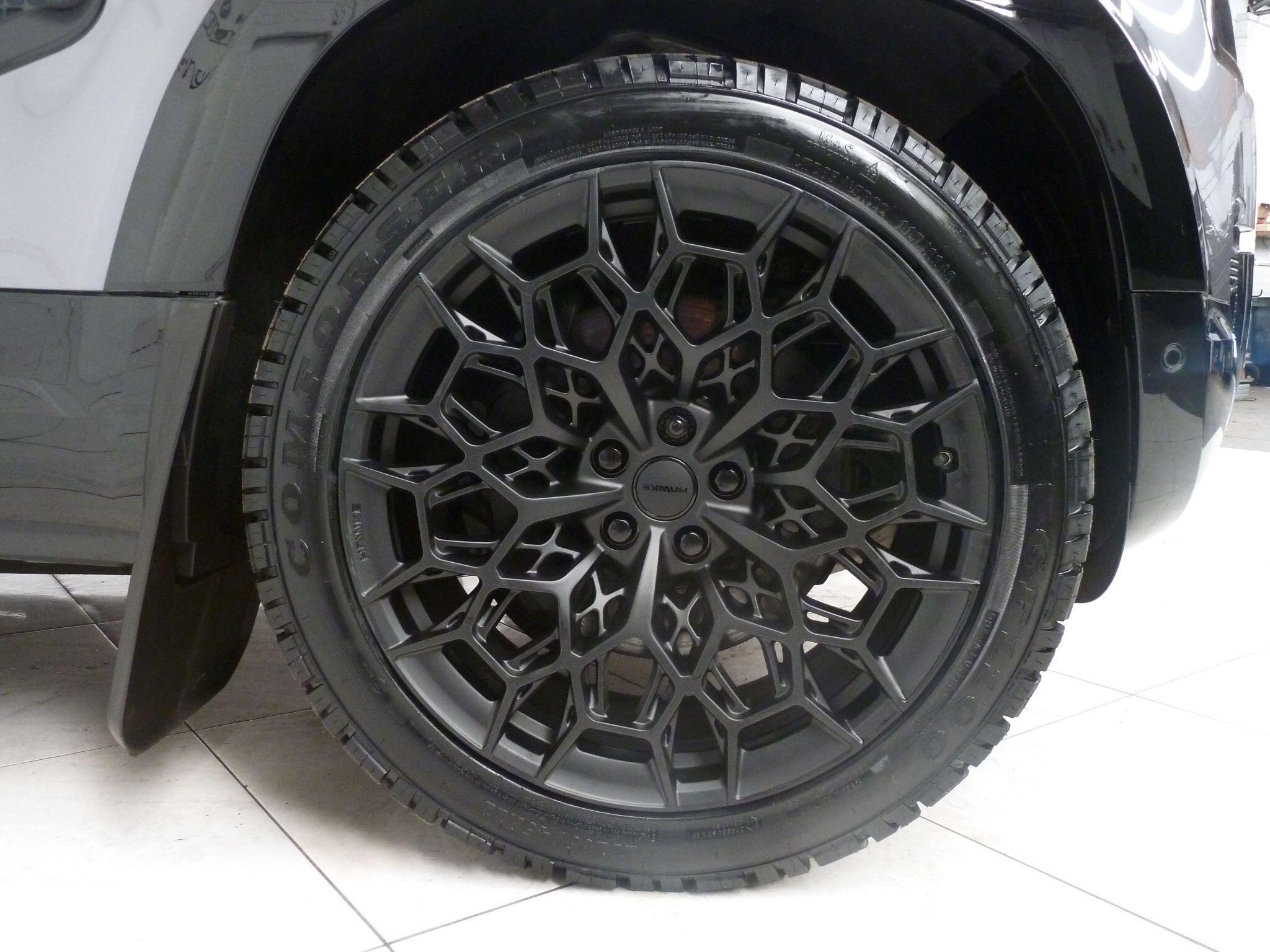 Land Rover Defender 110 2.0 P400e 15.4kWh X-Dynamic S   <br/><br/>HAWKE EIGER EDITION + 6 SEATS