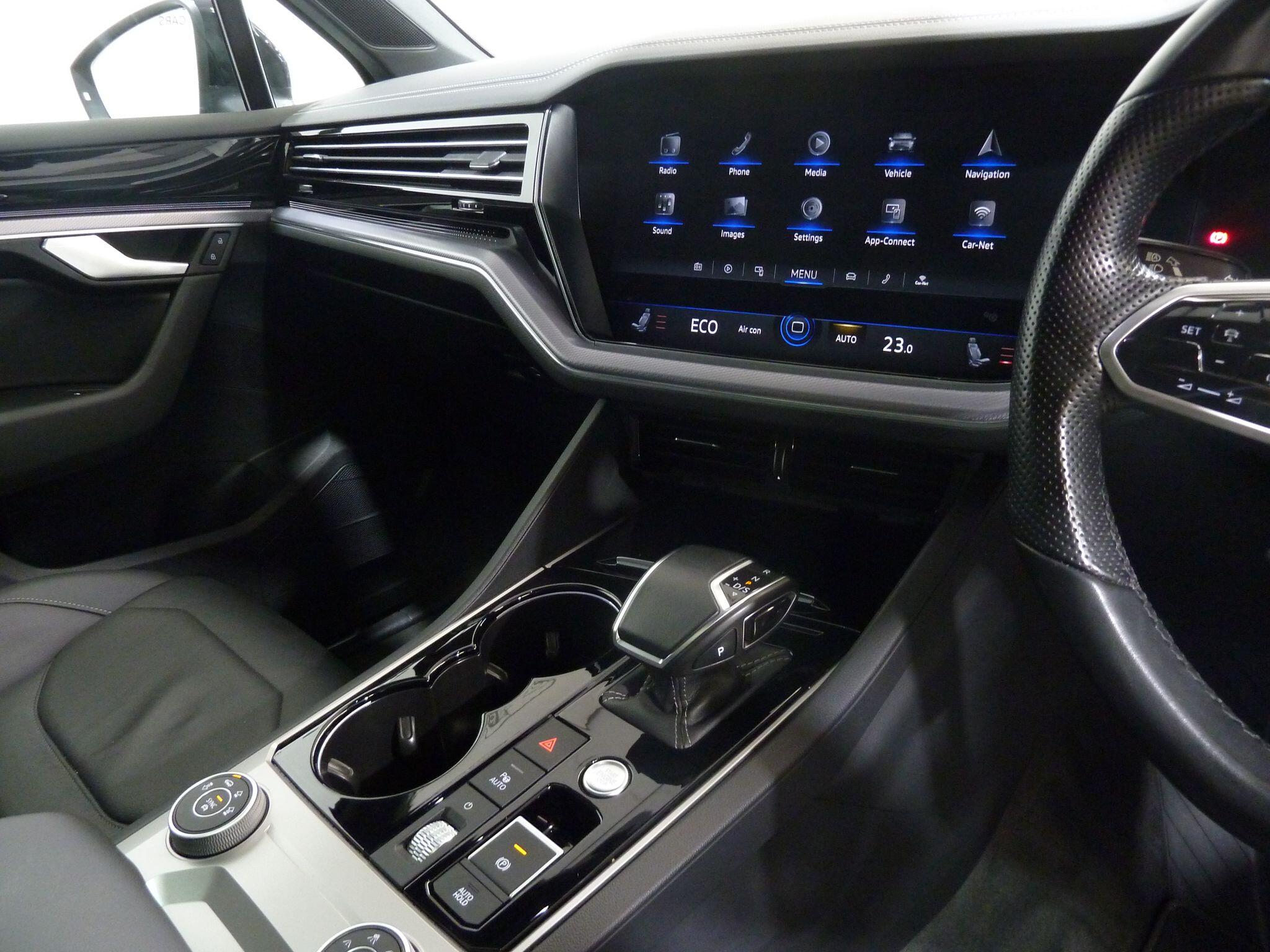 Volkswagen Touareg 3.0 TDI V6 Black Edition Tiptronic 4Motion   <br/><br/>PAN ROOF + BLACK PACK