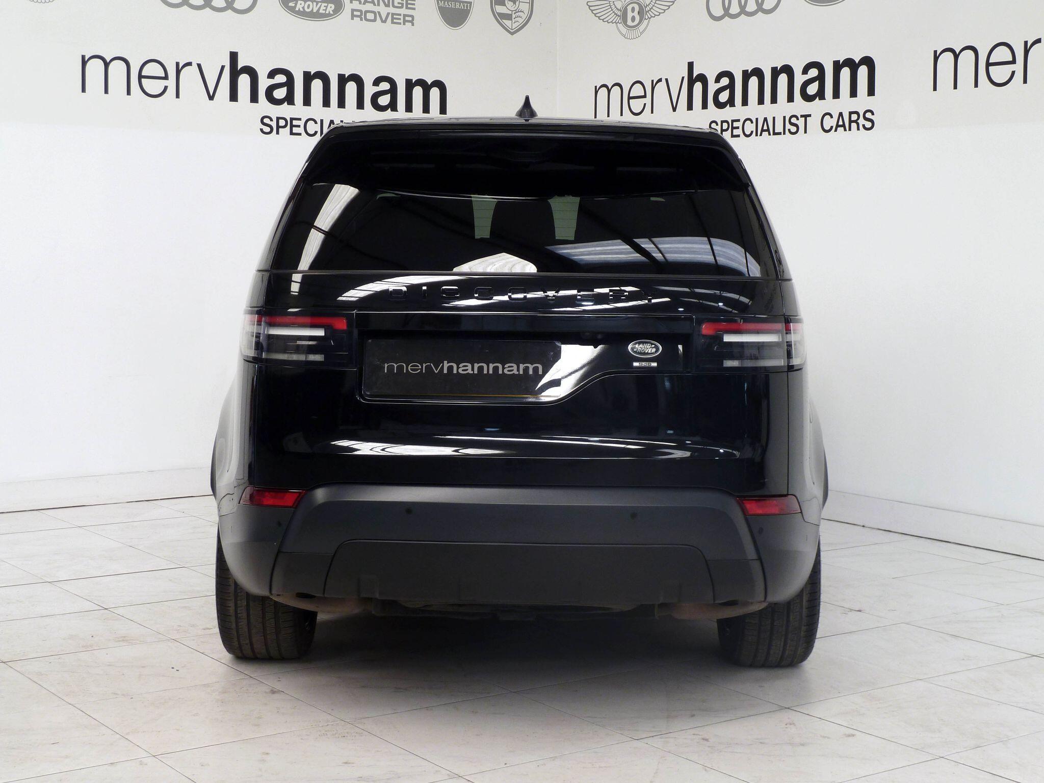 Land Rover Discovery 3.0 SD V6 SE   <br/><br/>STEPS + BLACK EXTERIOR PACK