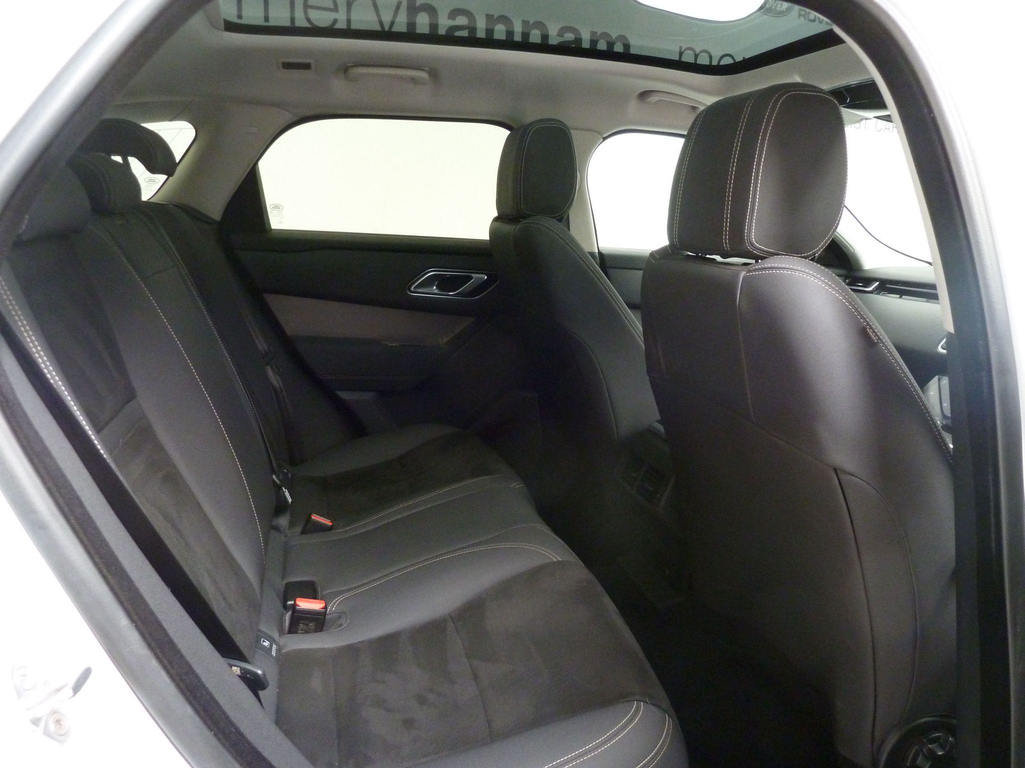 Land Rover Range Rover Velar 2.0 D180   <br/><br/>PAN ROOF + BLACK DESIGN PACK