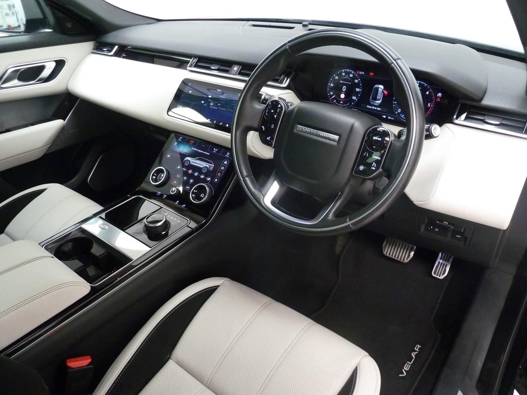 Land Rover Range Rover Velar 2.0 D240 RDynamic SE PAN ROOF + AIR