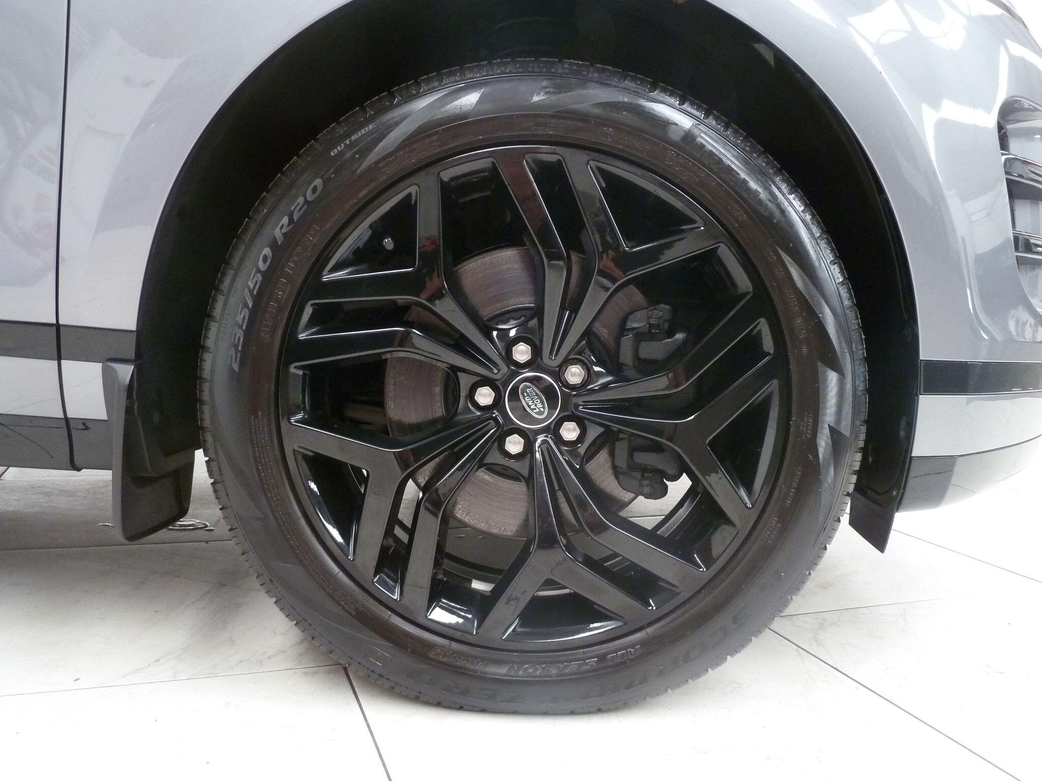 Land Rover Range Rover Evoque 2.0 D200  R-Dynamic SE   <br/><br/>PAN ROOF + BLACK PACK