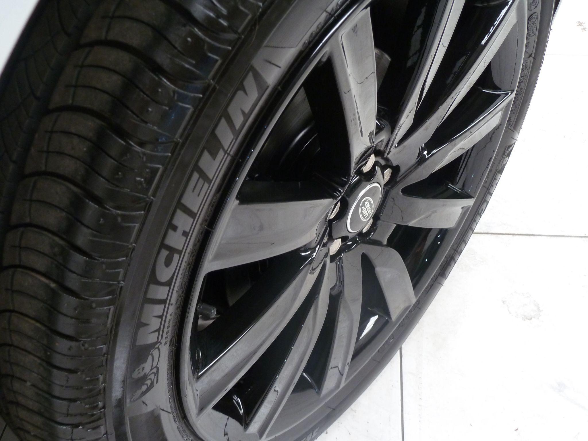 Land Rover Range Rover Velar 2.0 D240 R-Dynamic HSE   <br/><br/>PAN ROOF + BLACK DESIGN PACK