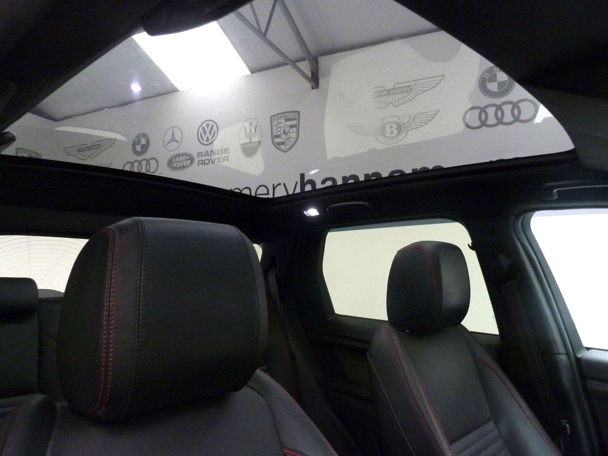 Land Rover Discovery Sport 1.5 P300e 12.2kWh R-Dynamic HSE   <br/><br/>BLACK PACK + PAN ROOF