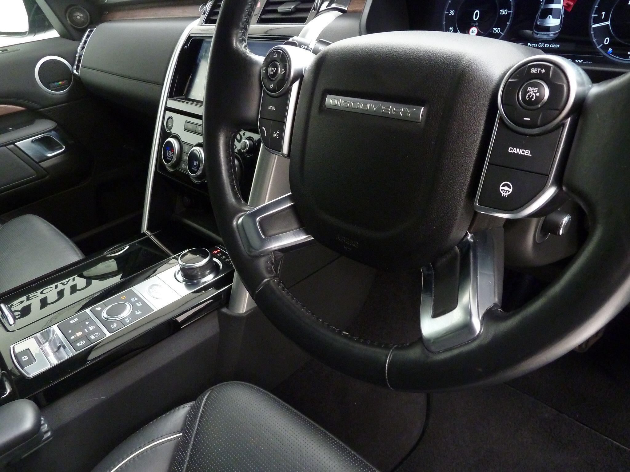 Land Rover Discovery 3.0 TD V6 HSE Luxury   <br/><br/>PAN ROOF + REAR ENTERTAINMENT