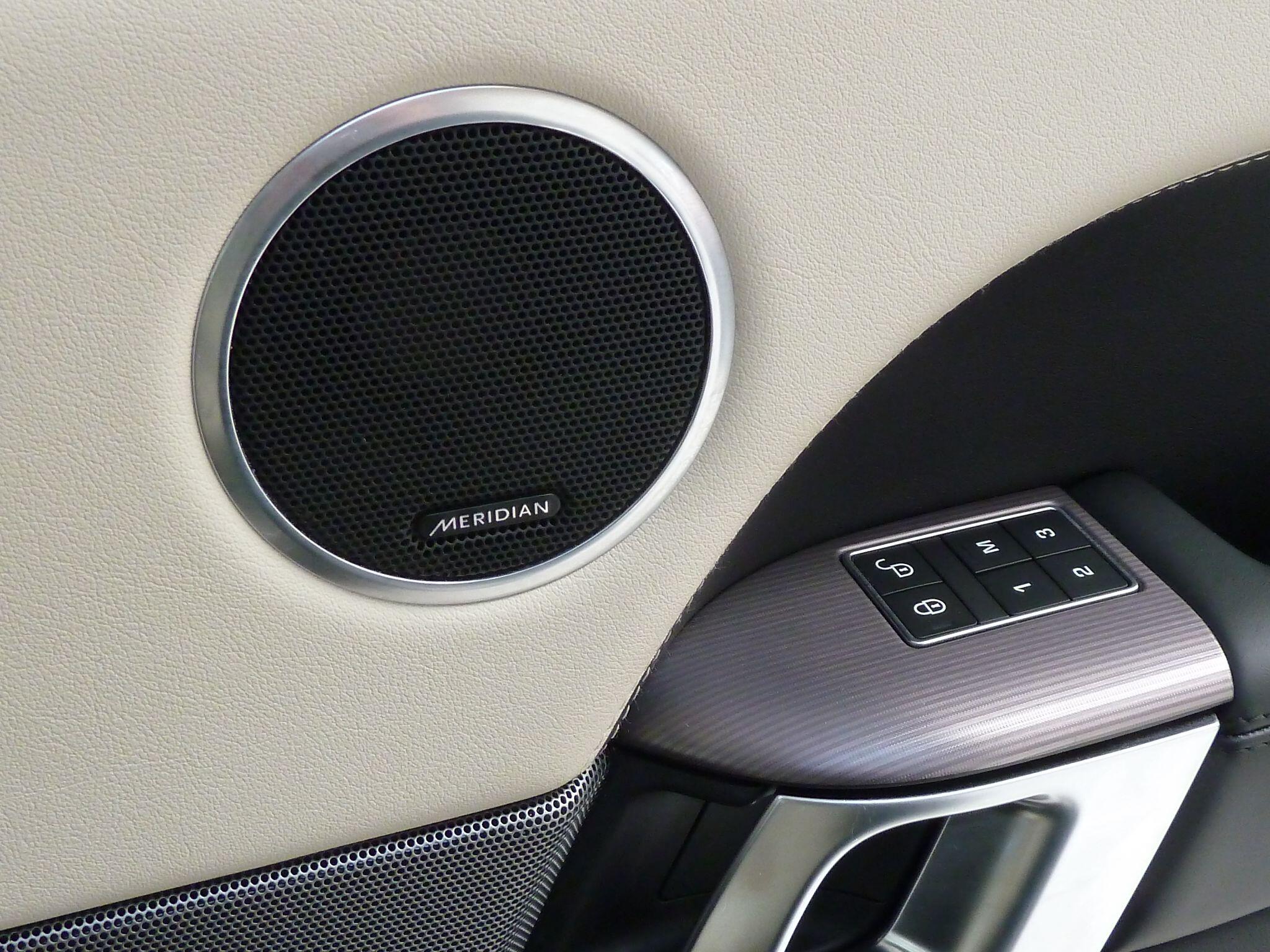 Land Rover Range Rover Sport 3.0 SD V6 HSE   <br/><br/>PAN ROOF +BLACK PACK +SCREENS