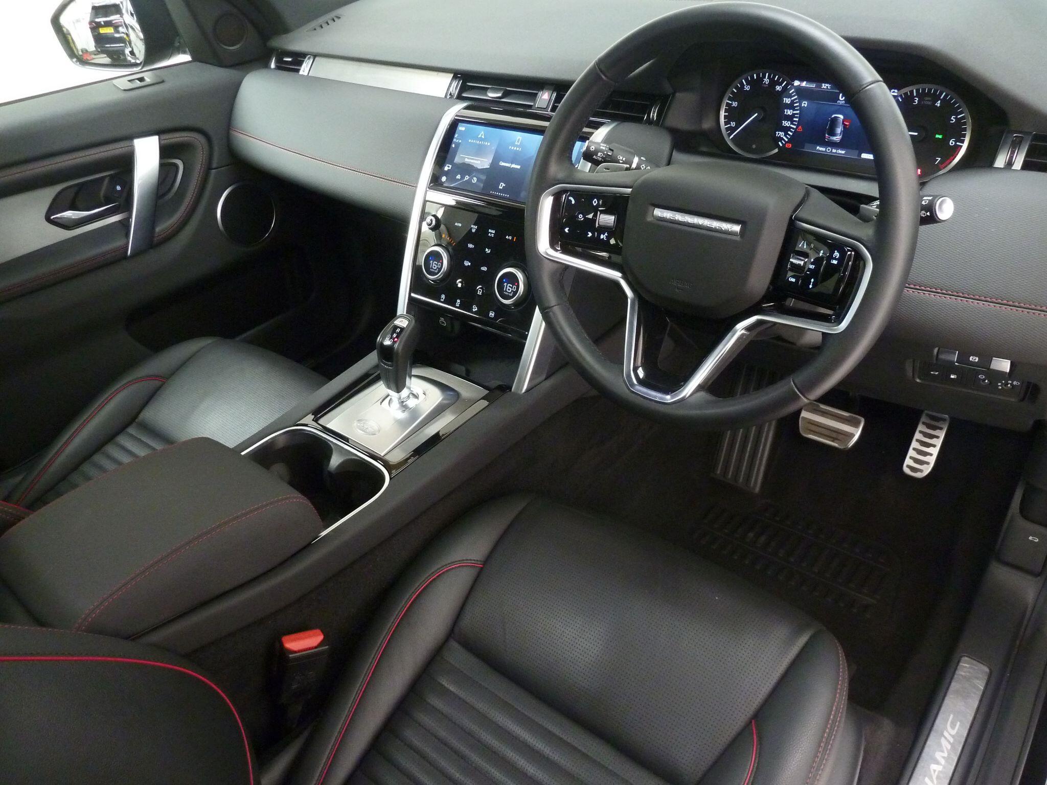 Land Rover Discovery Sport 1.5 P300e 12.2kWh Urban Edition   <br/><br/>PAN ROOF + BLACK PACK