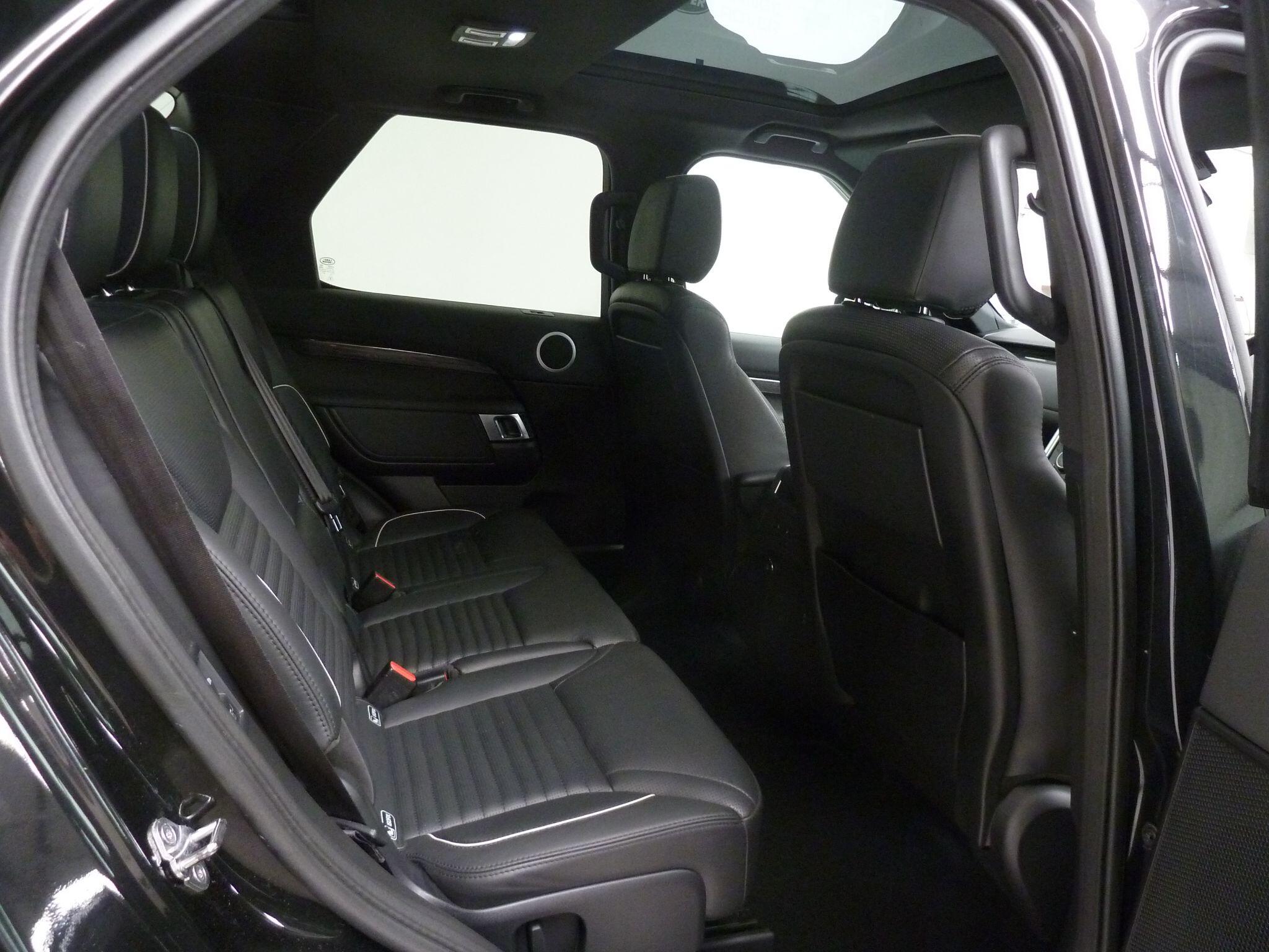 Land Rover Discovery 3.0 SD V6 HSE   <br/><br/>DYNAMIC DESIGN PACK + PAN ROOF