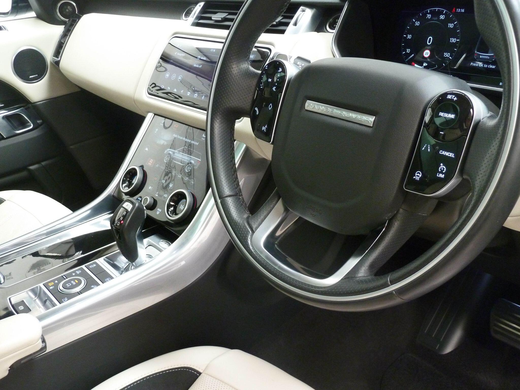 Land Rover Range Rover Sport 2.0 P400e  HSE Dynamic   <br/><br/>PAN ROOF + BLACK PACK + STEPS