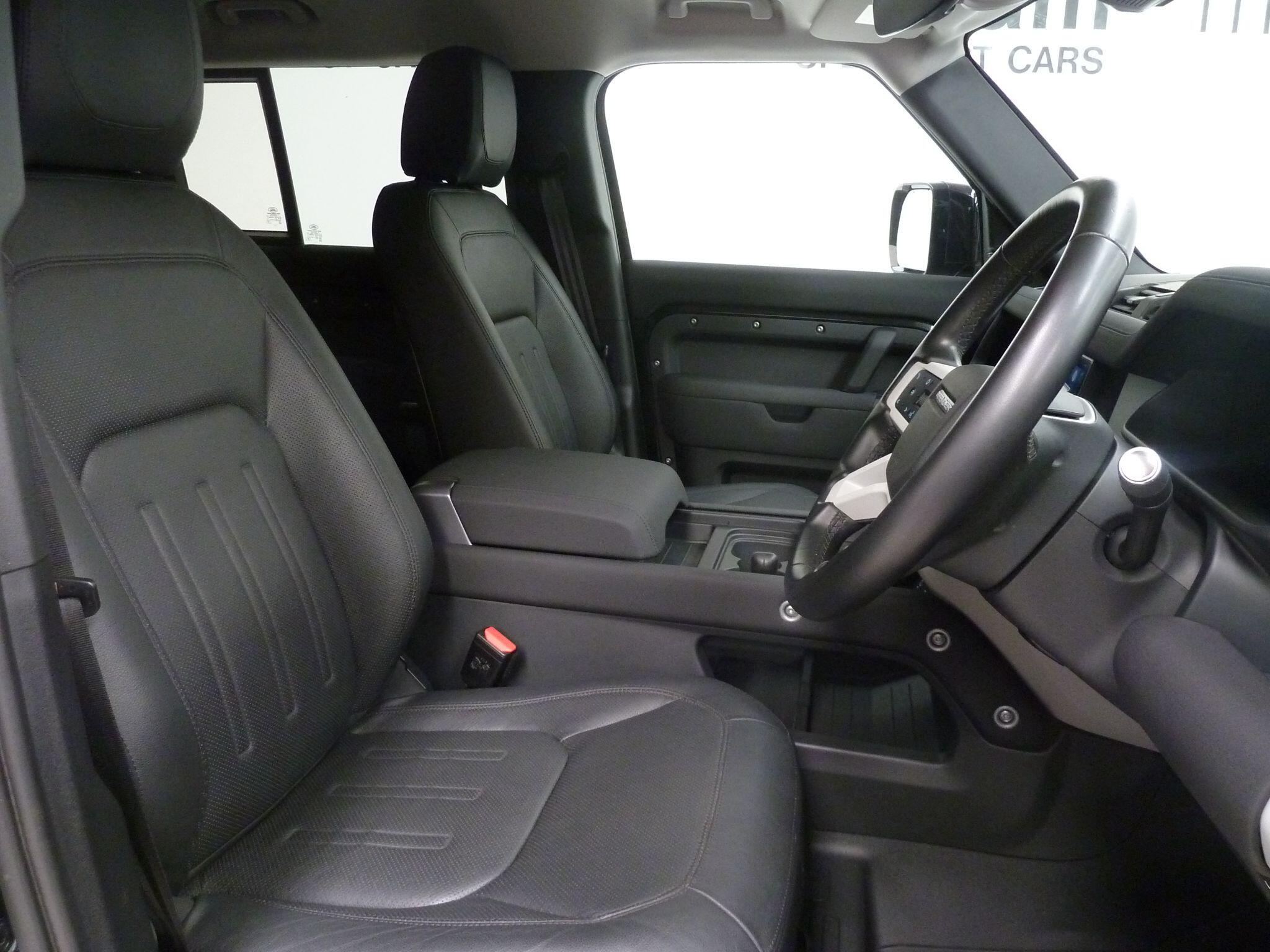 Land Rover Defender 110 3.0 D250  S   <br/><br/>HAWKE BLACK EDITION