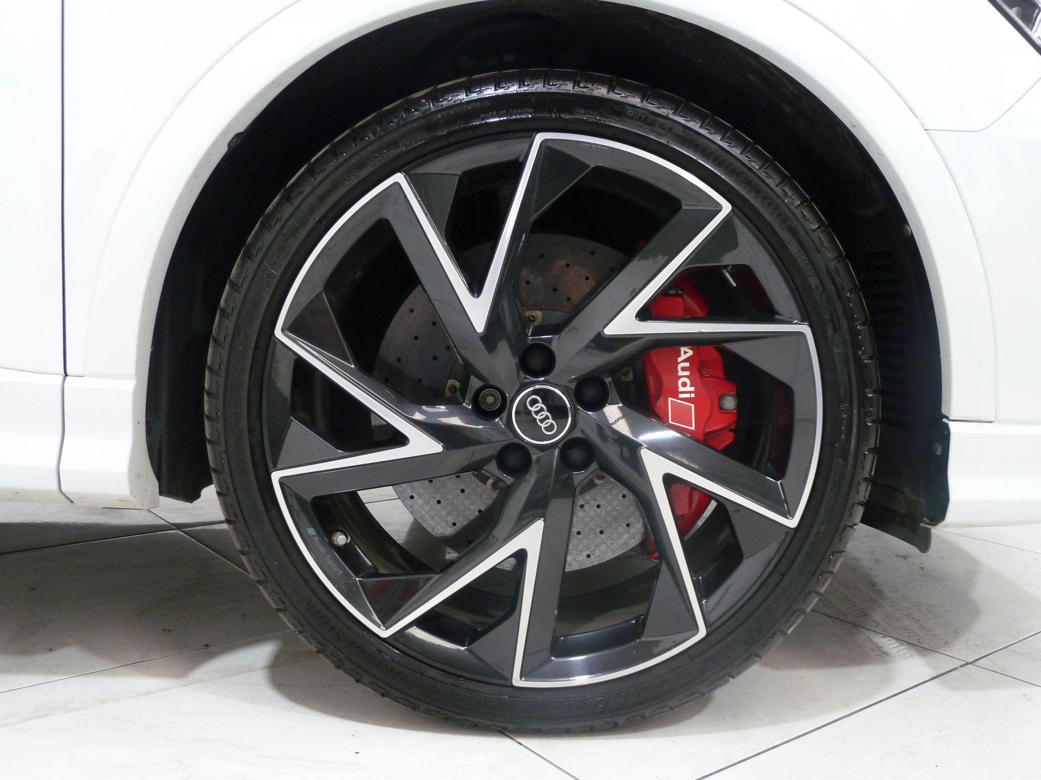 Audi RS Q3 2.5 TFSI S Tronic quattro   <br/><br/>CERAMIC BRAKES + RS SUSPENSION