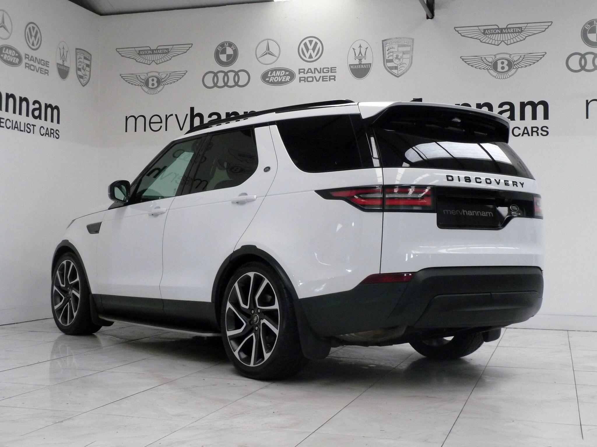 Land Rover Discovery 3.0 TD V6 HSE SUV  Diesel   (258 ps)<br/><br/>PAN ROOF + BLACK PACK + STEPS