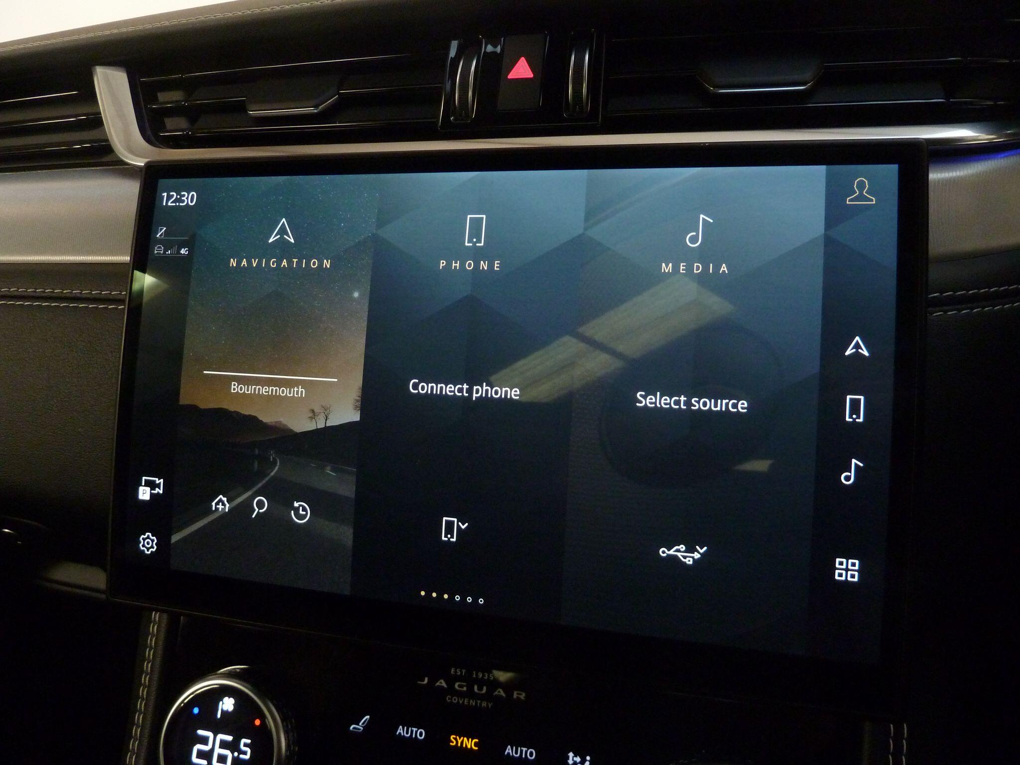 Jaguar F-PACE 2.0 D200  R-Dynamic SAWD   <br/><br/>BLACK EXTERIOR PACK + PAN ROOF