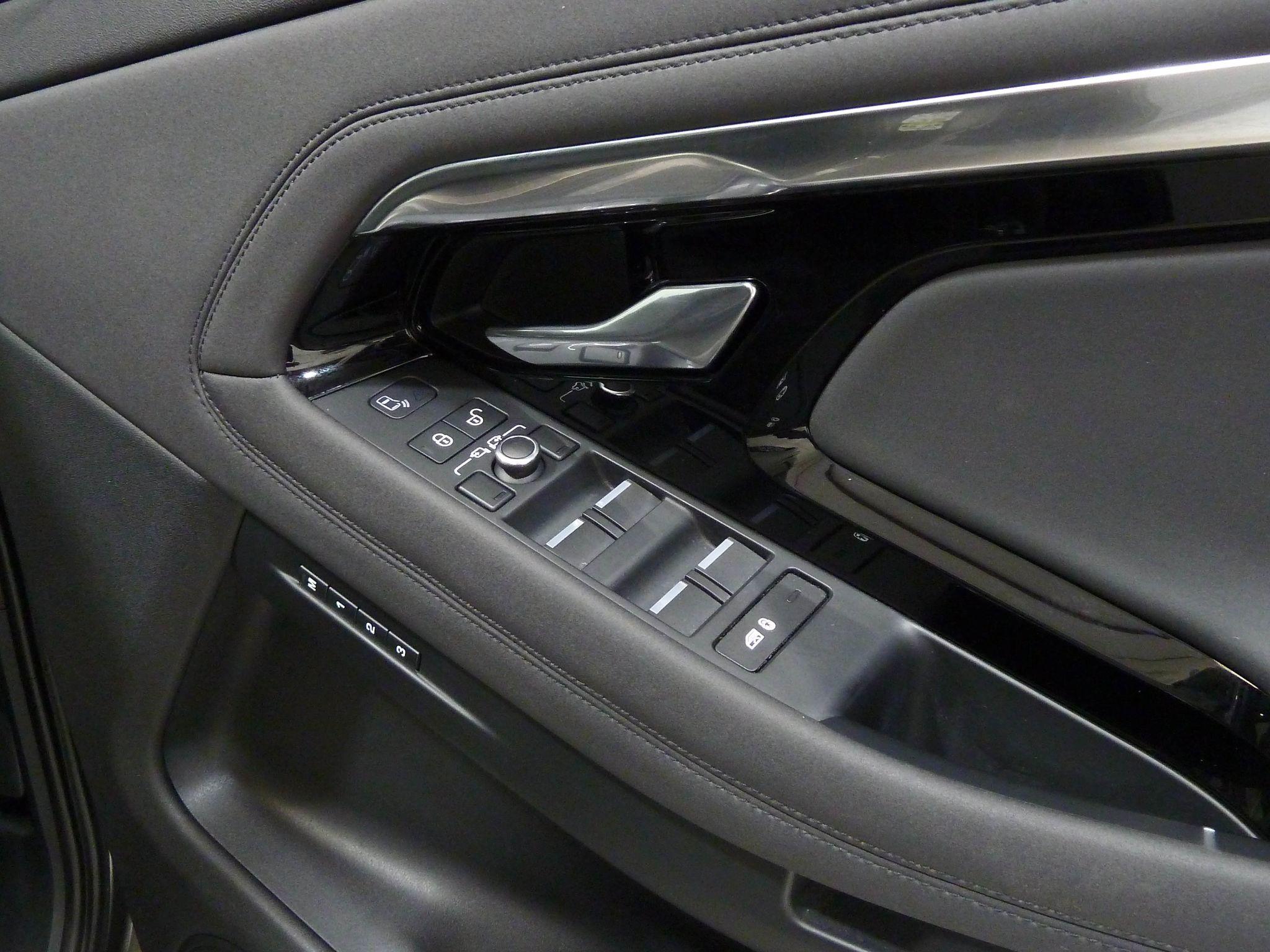 Land Rover Range Rover Evoque 2.0 D180 R-Dynamic SE   <br/><br/>PAN ROOF + BLACK PACK