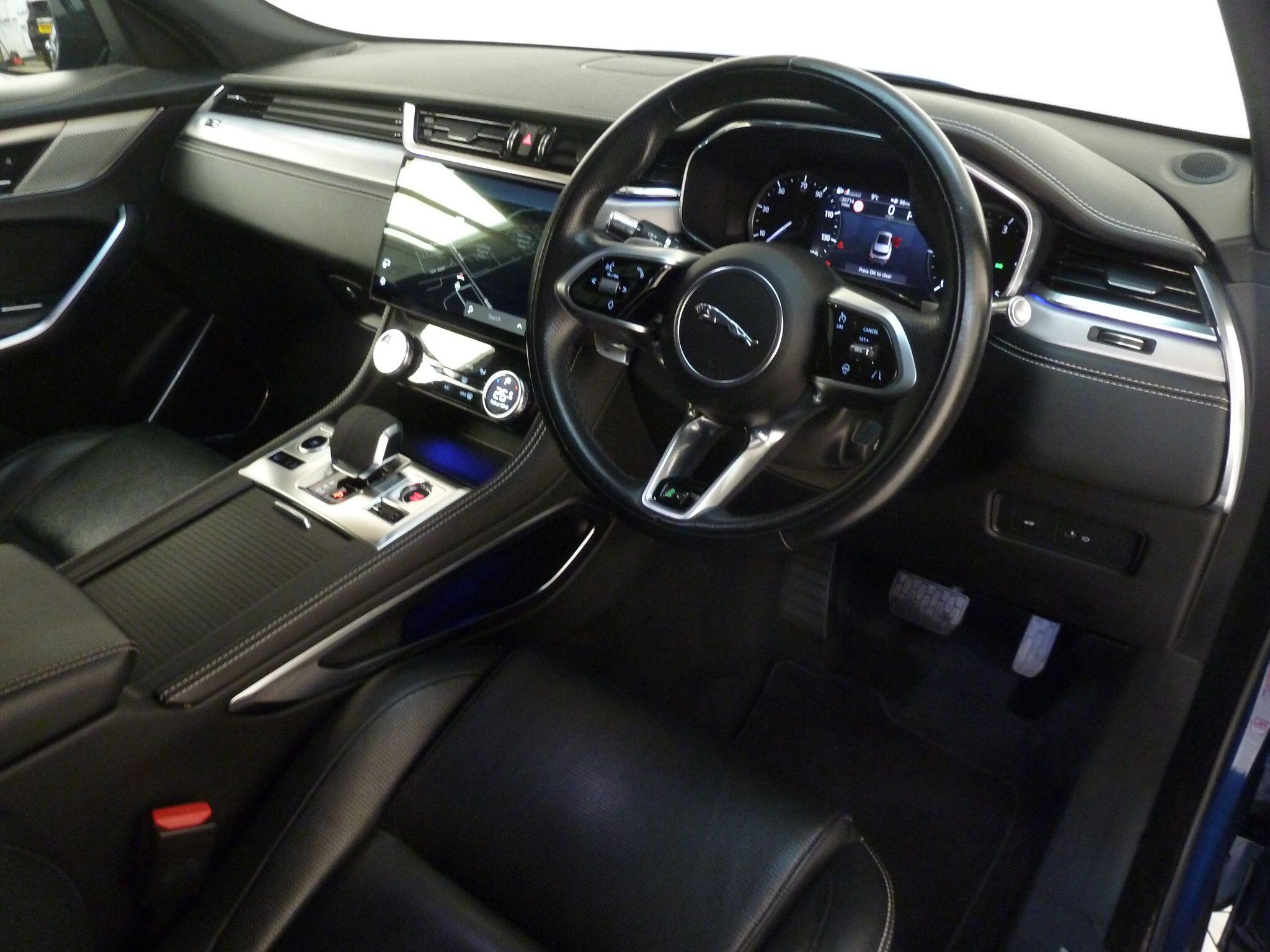 Jaguar F-PACE 2.0 D200  R-Dynamic SAWD   <br/><br/>BLACK EXTERIOR PACK + PAN ROOF