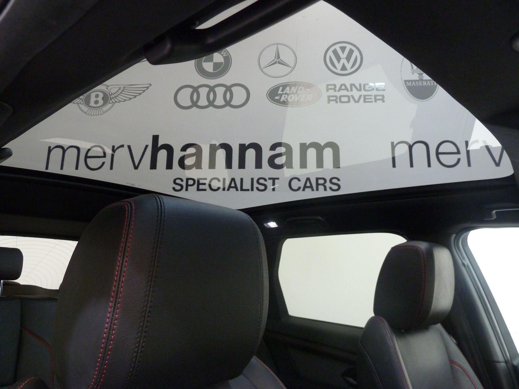 Land Rover Discovery Sport 1.5 P300e 12.2kWh R-Dynamic SE   <br/><br/>PAN ROOF + BLACK PACK