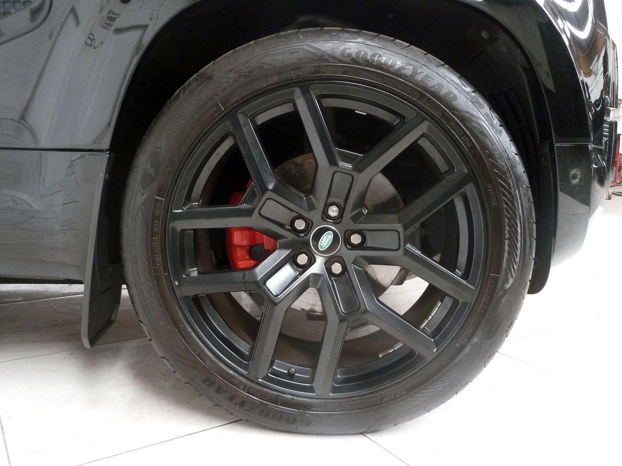 Land Rover Defender 110 3.0 D250  X-Dynamic S   <br/><br/>ROOF LIGHTS +BLACK PACK +STEPS