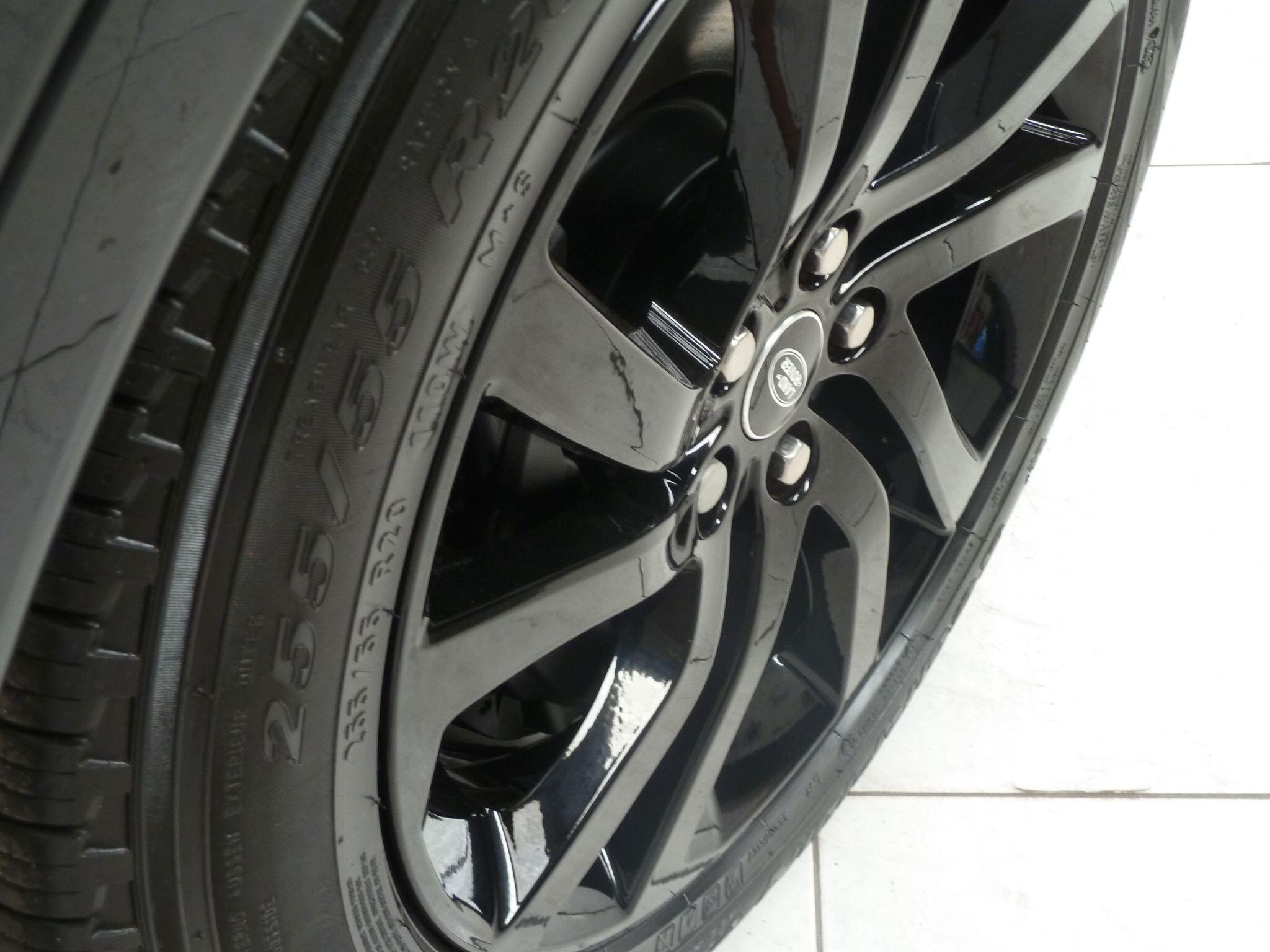 Land Rover Discovery 3.0 SD V6 HSE   <br/><br/>DYNAMIC DESIGN PACK + PAN ROOF