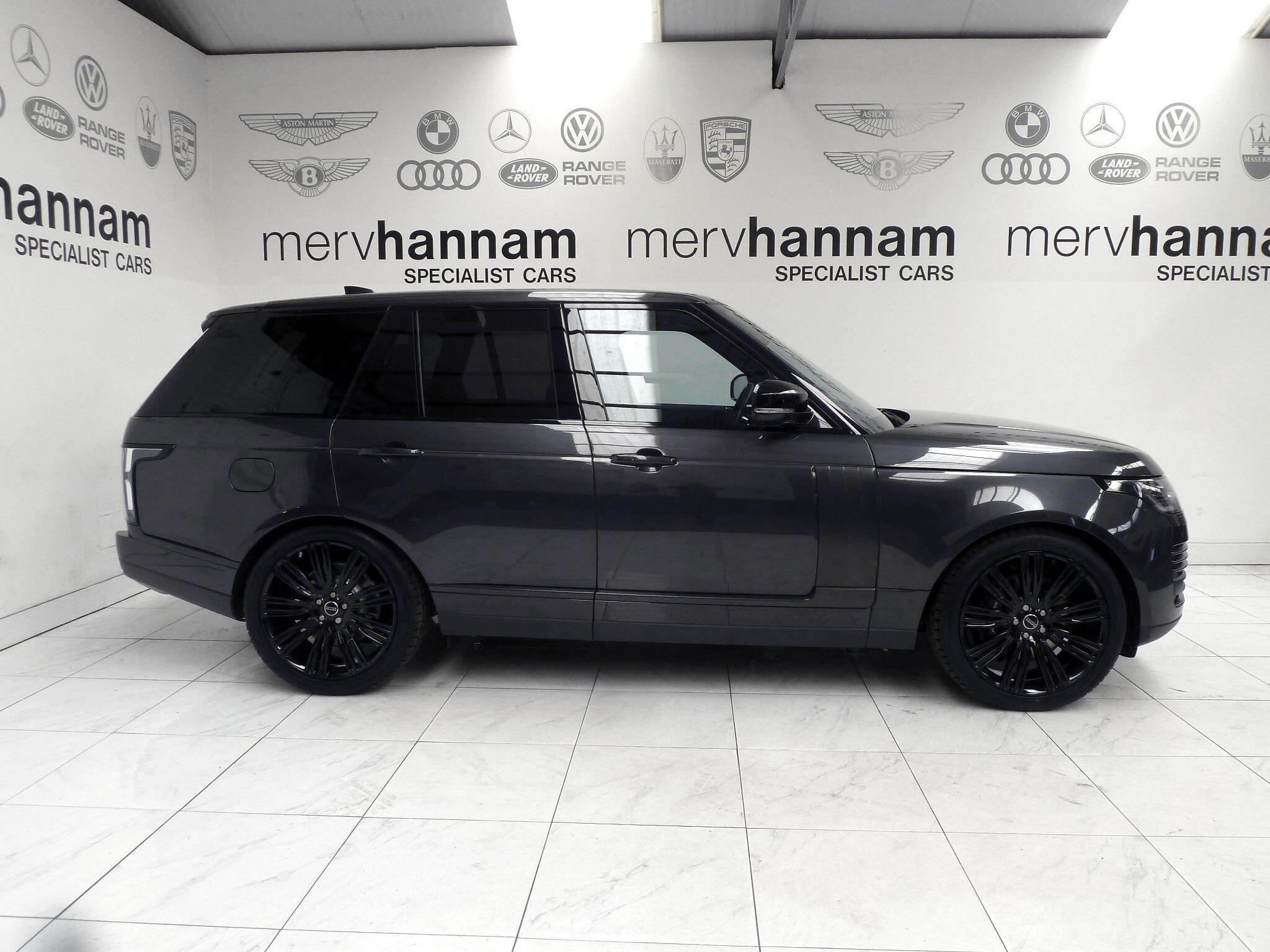 Land Rover Range Rover 3.0 P400  Vogue   <br/><br/>PAN ROOF + BLACK PACK + TV