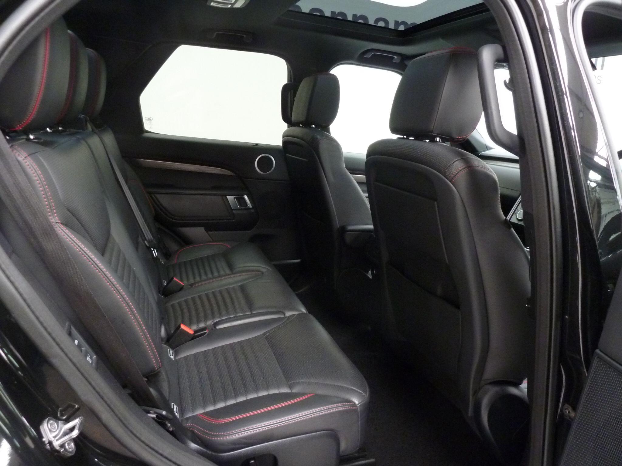 Land Rover Discovery 2.0 Si4 HSE GPF SUV  Petrol   (300 ps)<br/><br/>PAN ROOF + BLACK PACK
