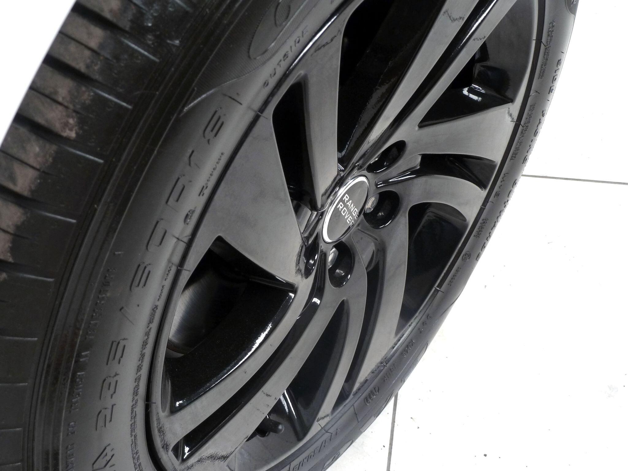 Land Rover Range Rover Evoque 2.0 D200  R-Dynamic S   <br/><br/>BLACK EXTERIOR DESIGN PACK